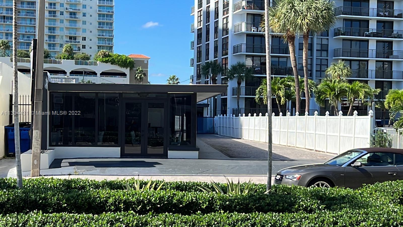 Prime location ,A1A and Oakland  944 sf retail space,   can be used for  law office , barber shop ,liquor/ convenient stores and more , the building was completely  renovated  and new impact glass and doors where installed  . for additional parking there is public parking  garage behind the building .