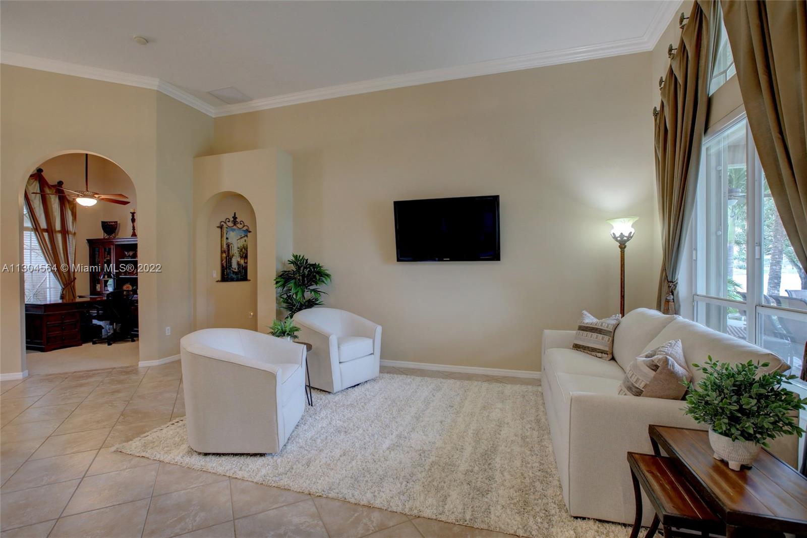 Listing Photo 11