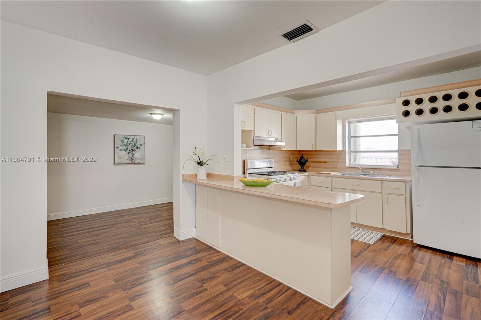 Listing Photo 11