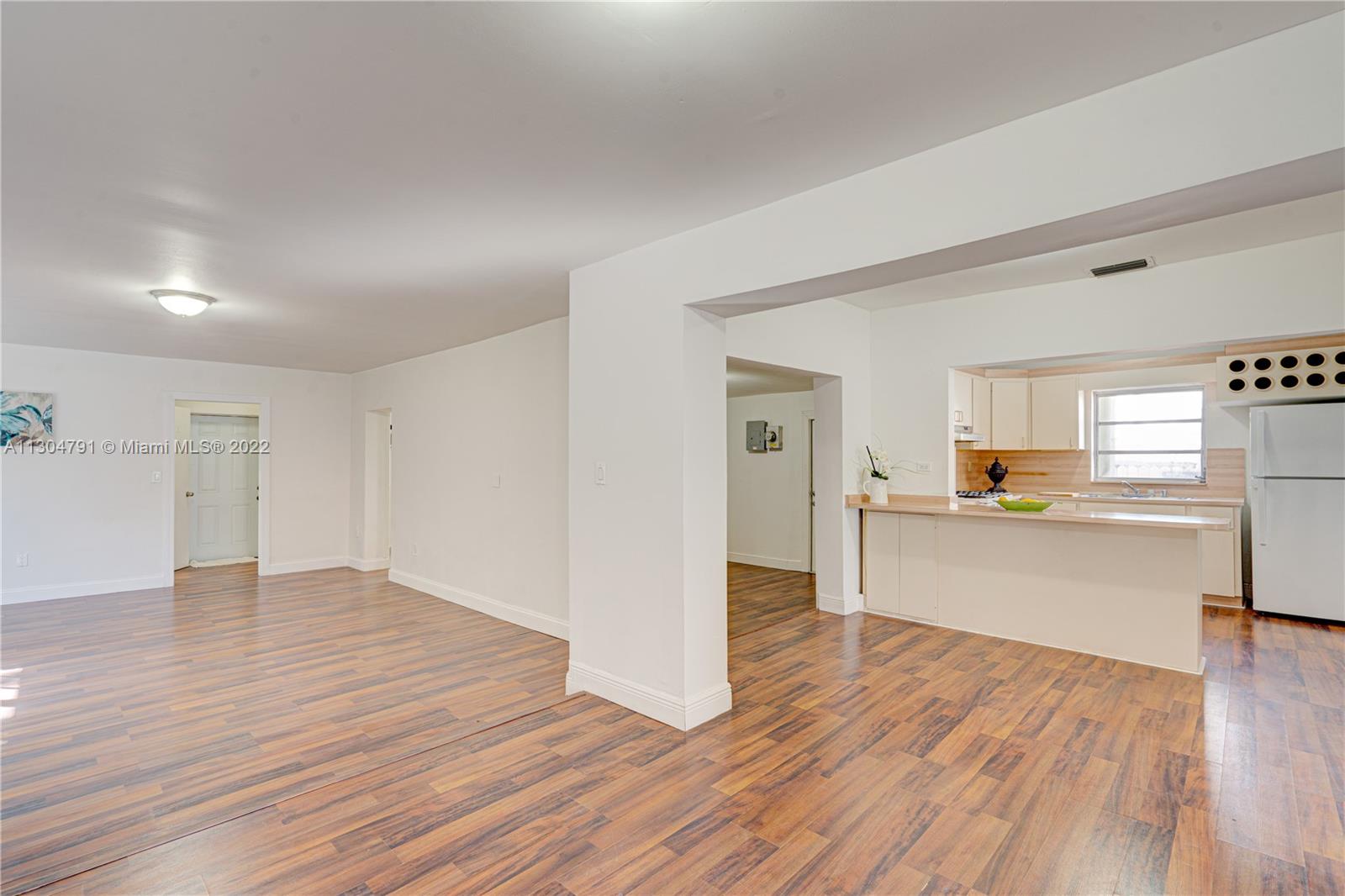 Listing Photo 8