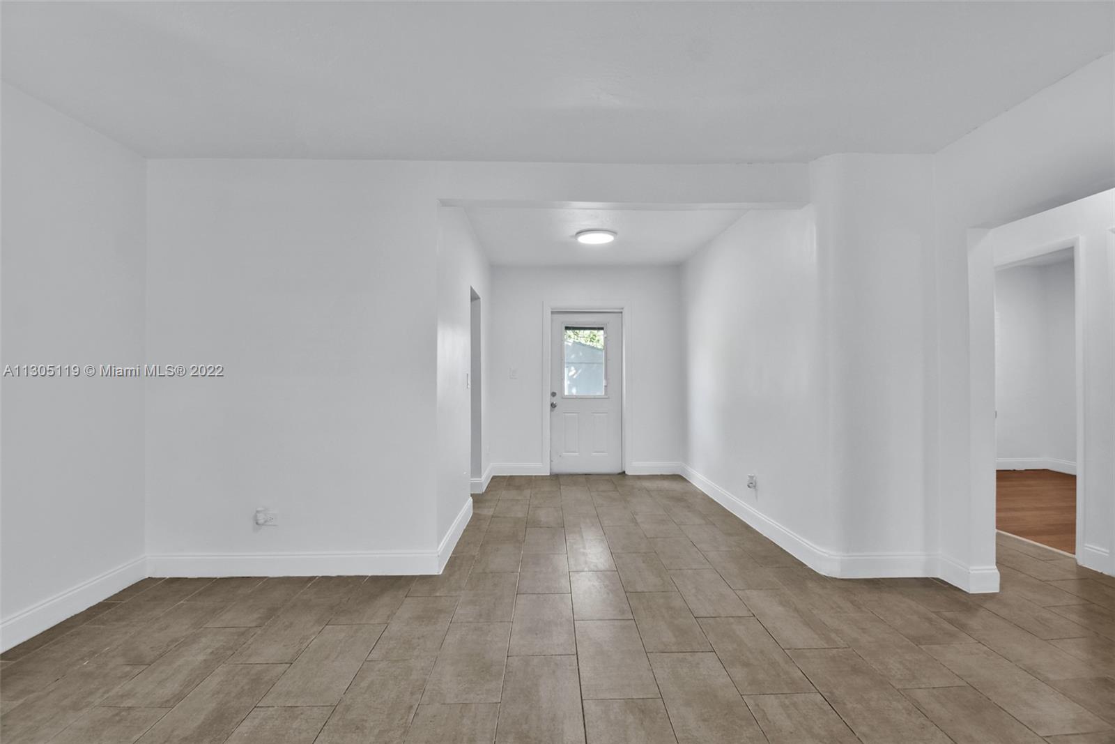 Listing Photo 11