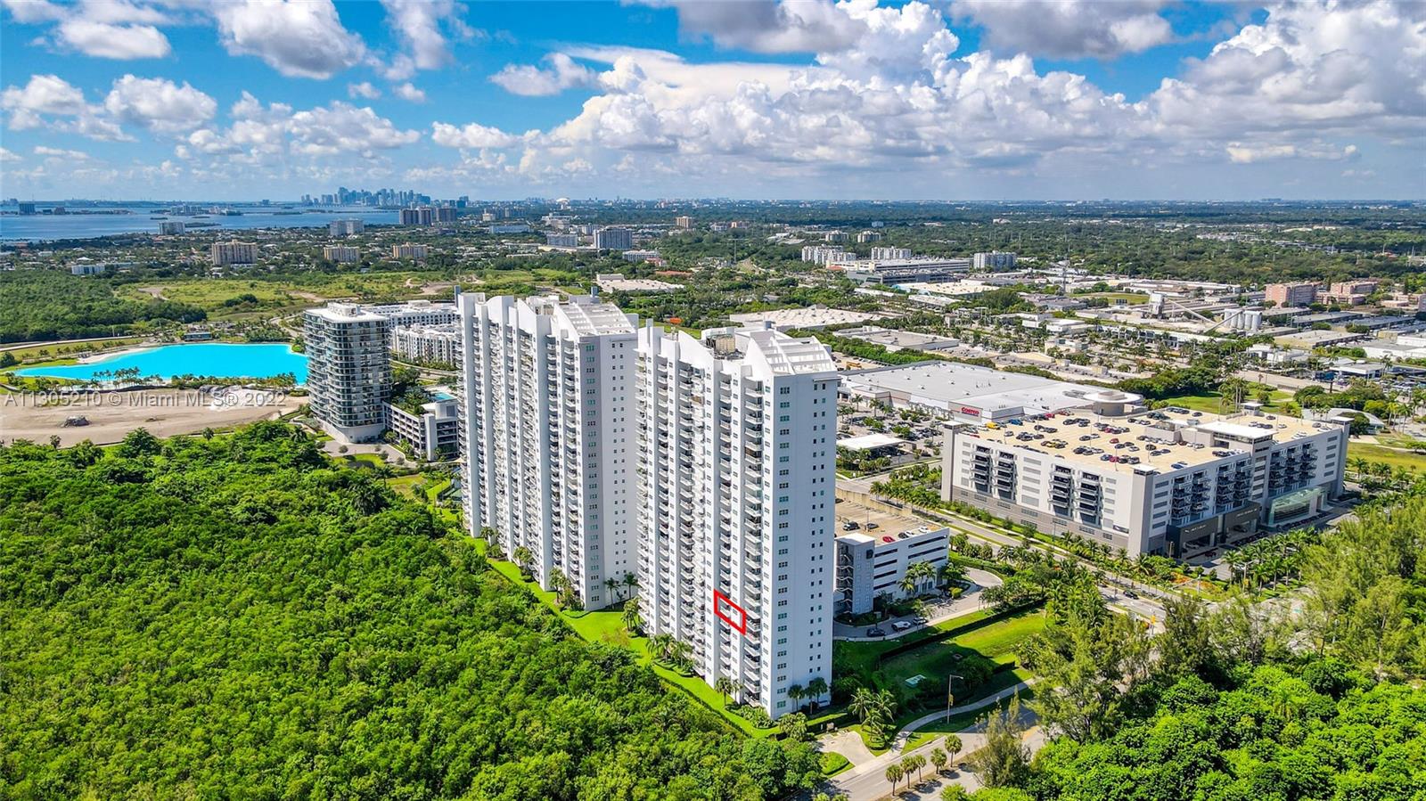 Lovely complex adjacent with the state park