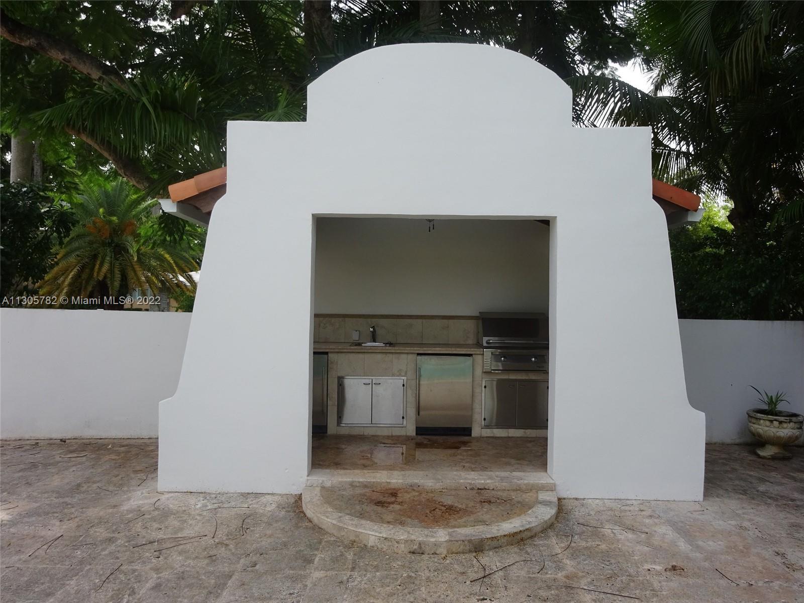 Outdoor Kitchen