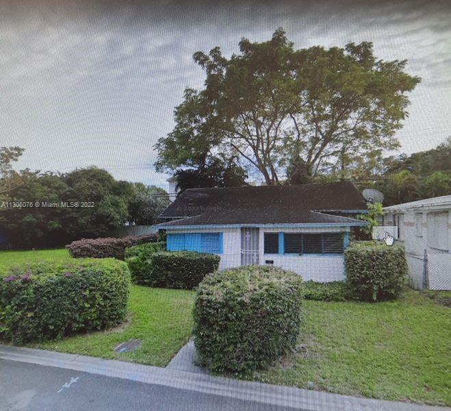 Historic House for sale, 4500 sq ft lot 1 block away from US 1 and major developments.....Located within the National and local register MacFarlane Homestead Subdivision Historic District in Coral Gables. PROTECTED LANDMARK