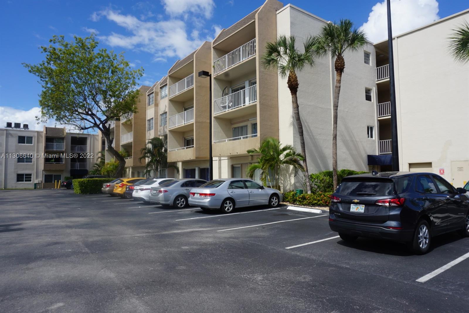 Great location in the Dadeland area with ease of access to major thoroughfare and close proximity to nightlife and shopping. Partial renovation with wood floors thru out and partial renovation on bathrooms and kitchen. This is part of a probate action and offers are subject t court approval.