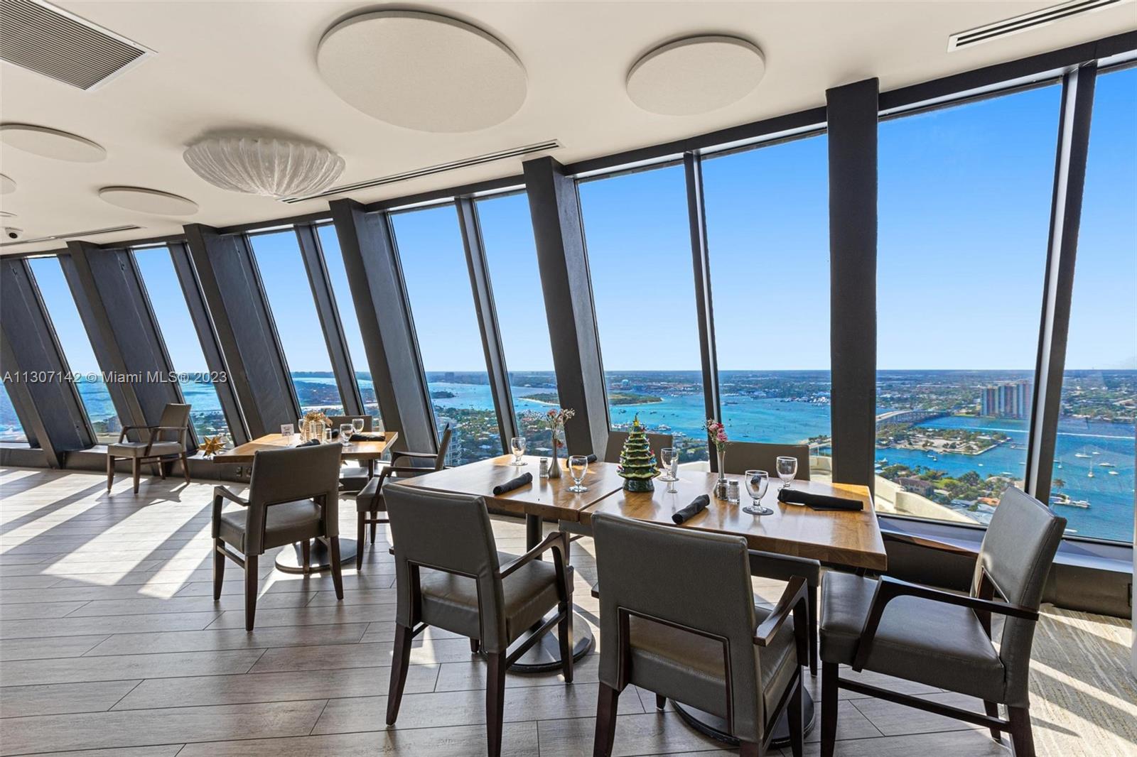 Restaurant 43rd Floor