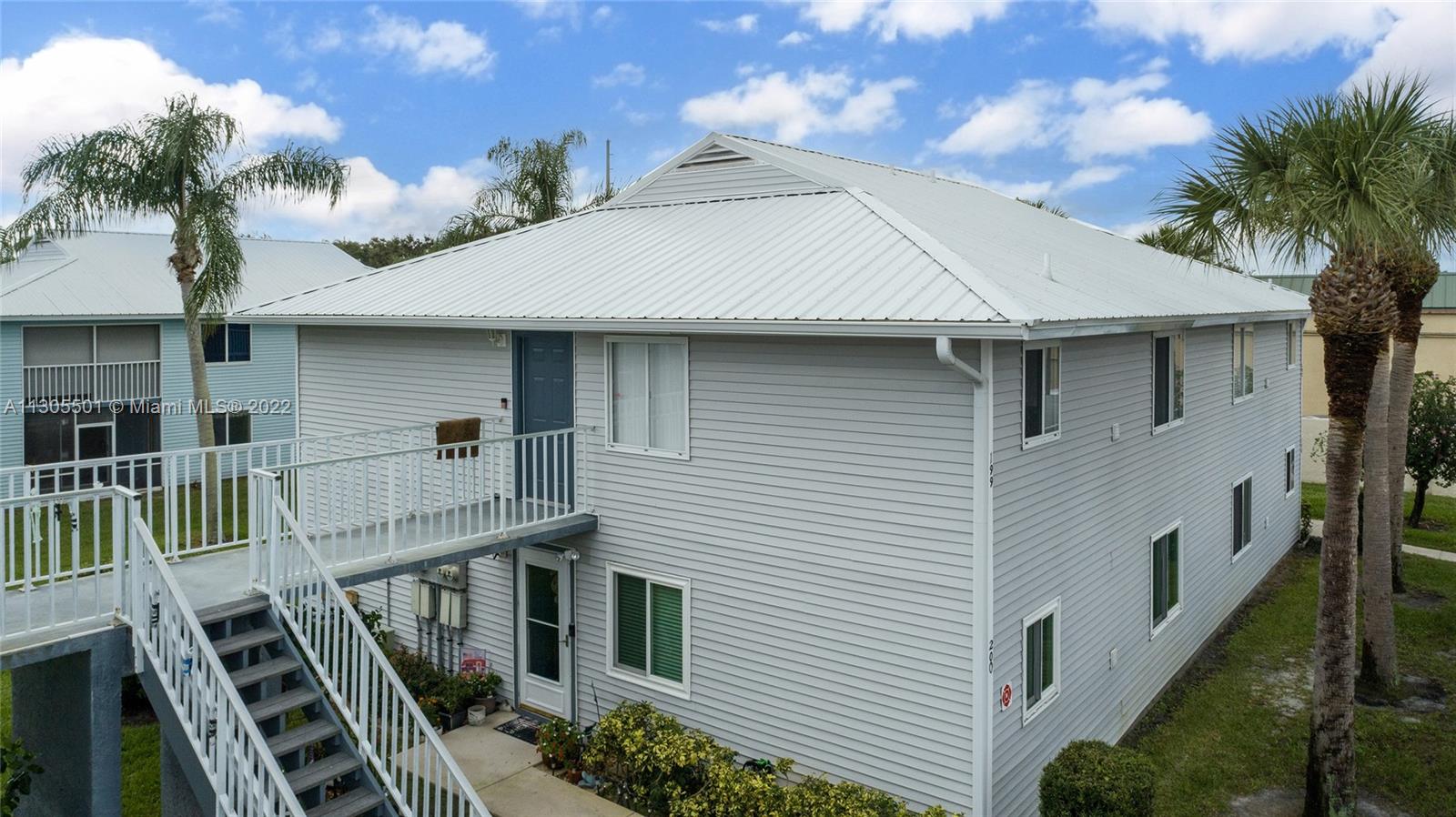 Aerial view of the right side of the unit.