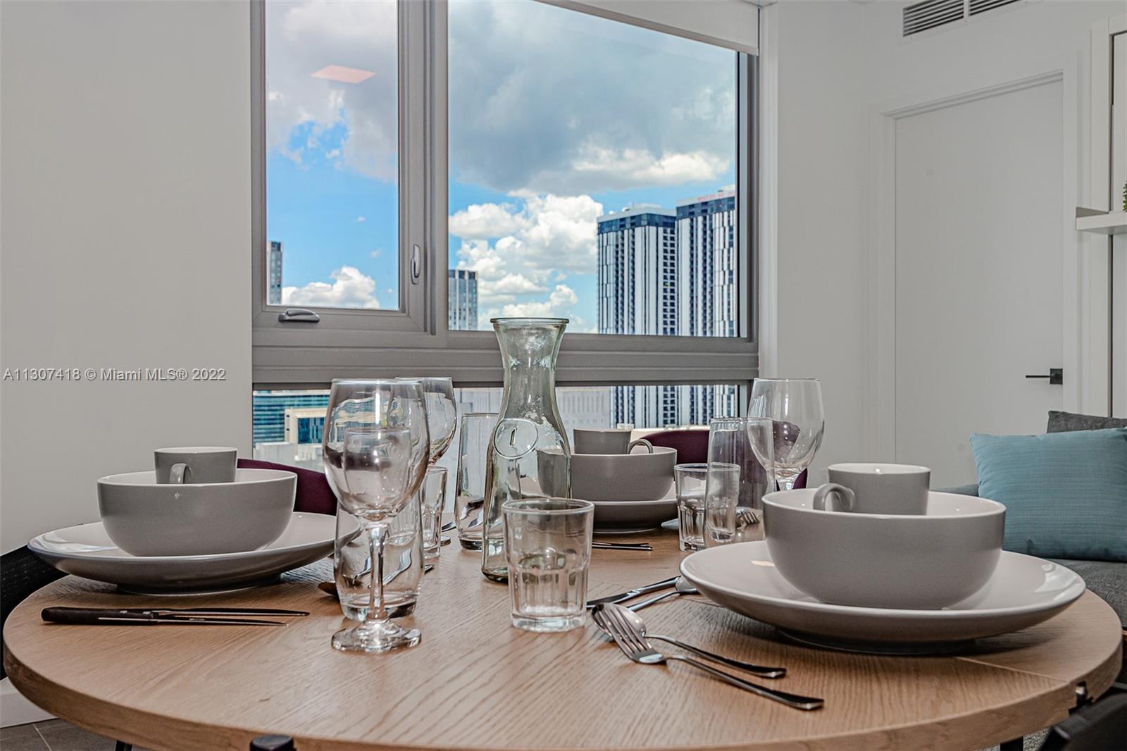 Photo 2 of Yotel Pad Apt 2706 in Miami - MLS A11307418