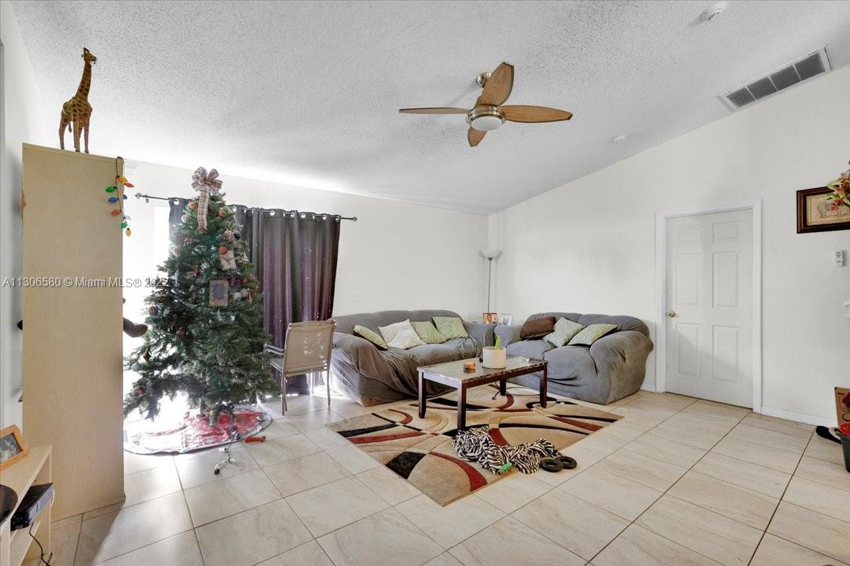 901 Nancy Court, Kissimmee, Florida image 3