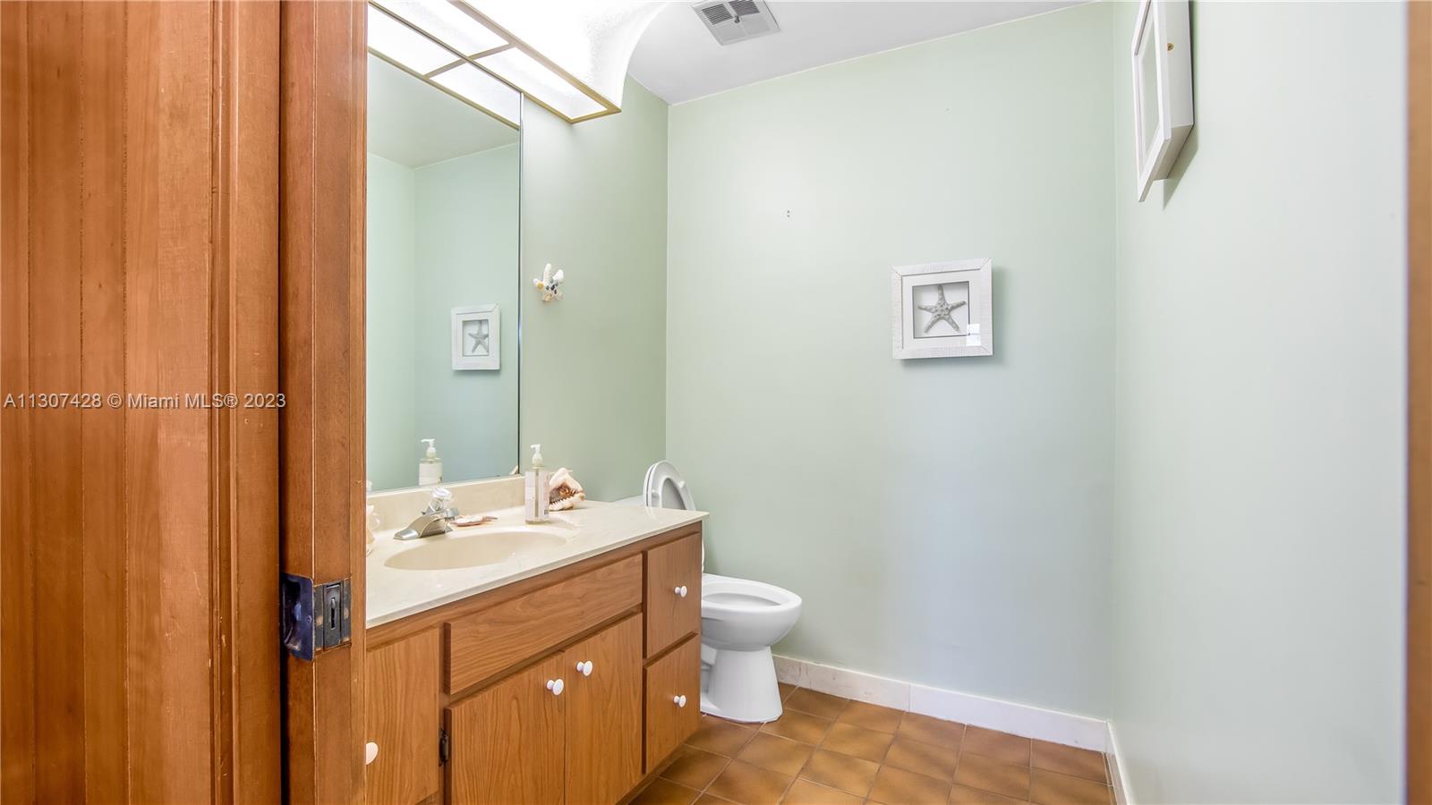 1/2 bath