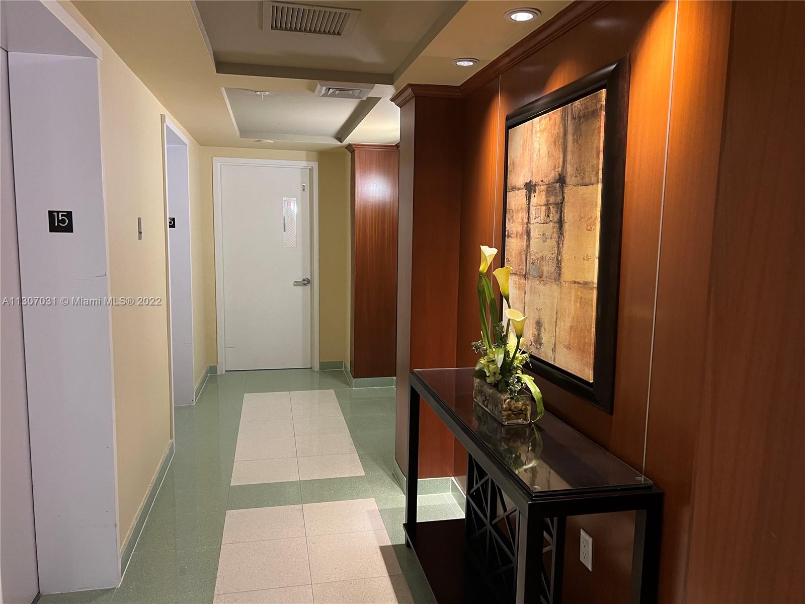 Hallway elevator