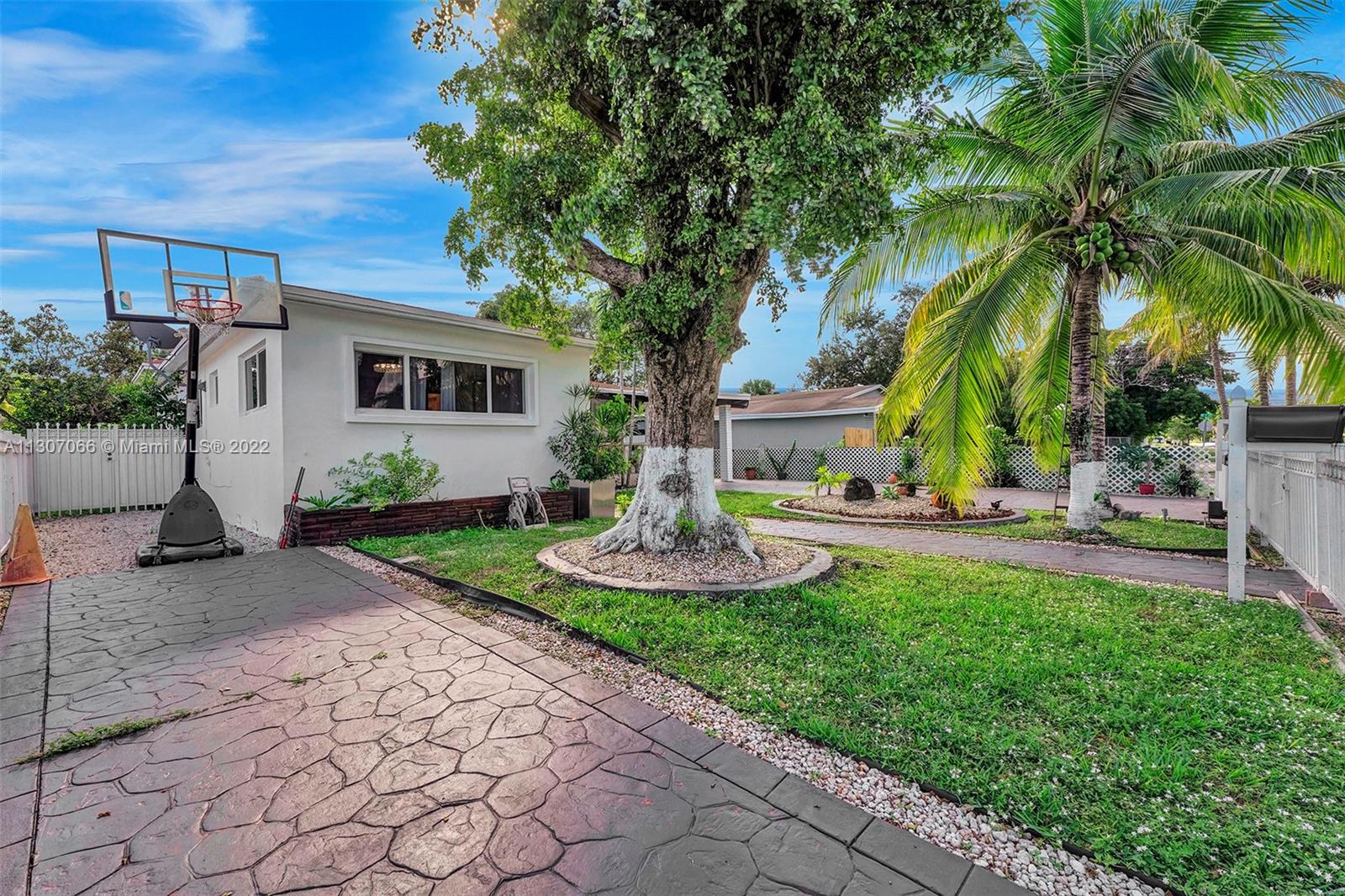 Photo 2 of 510 139th St in North Miami - MLS A11307066