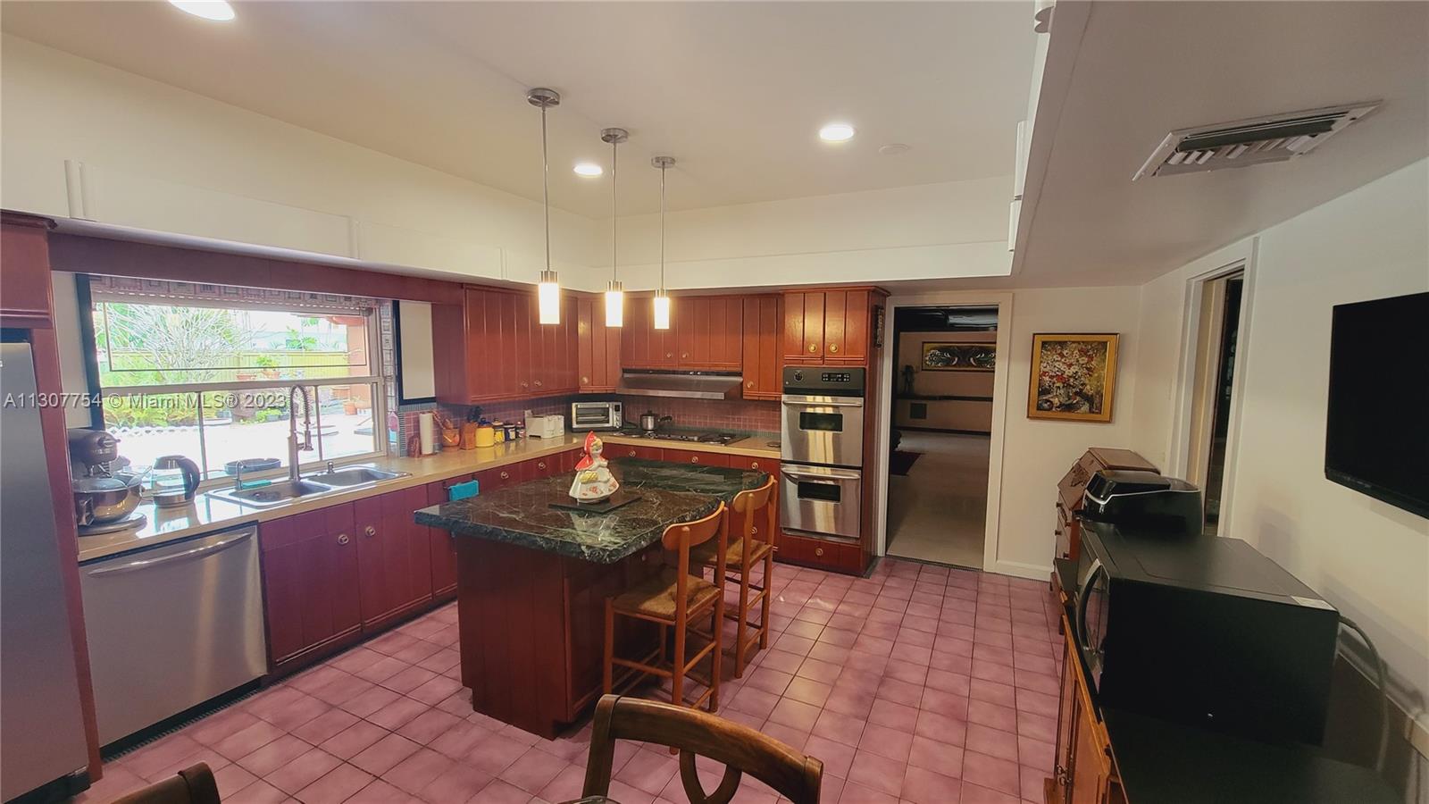 Listing Photo 6