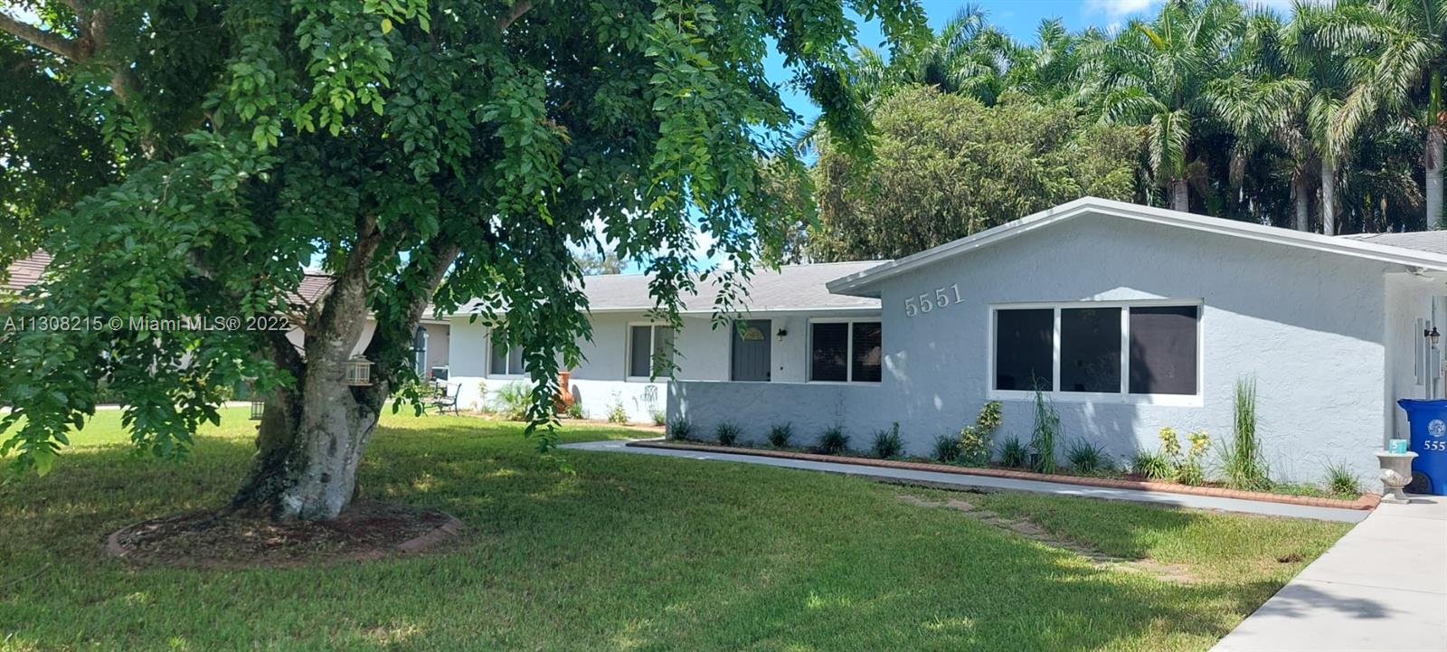 5551 SW 188th Ave  For Sale A11308215, FL