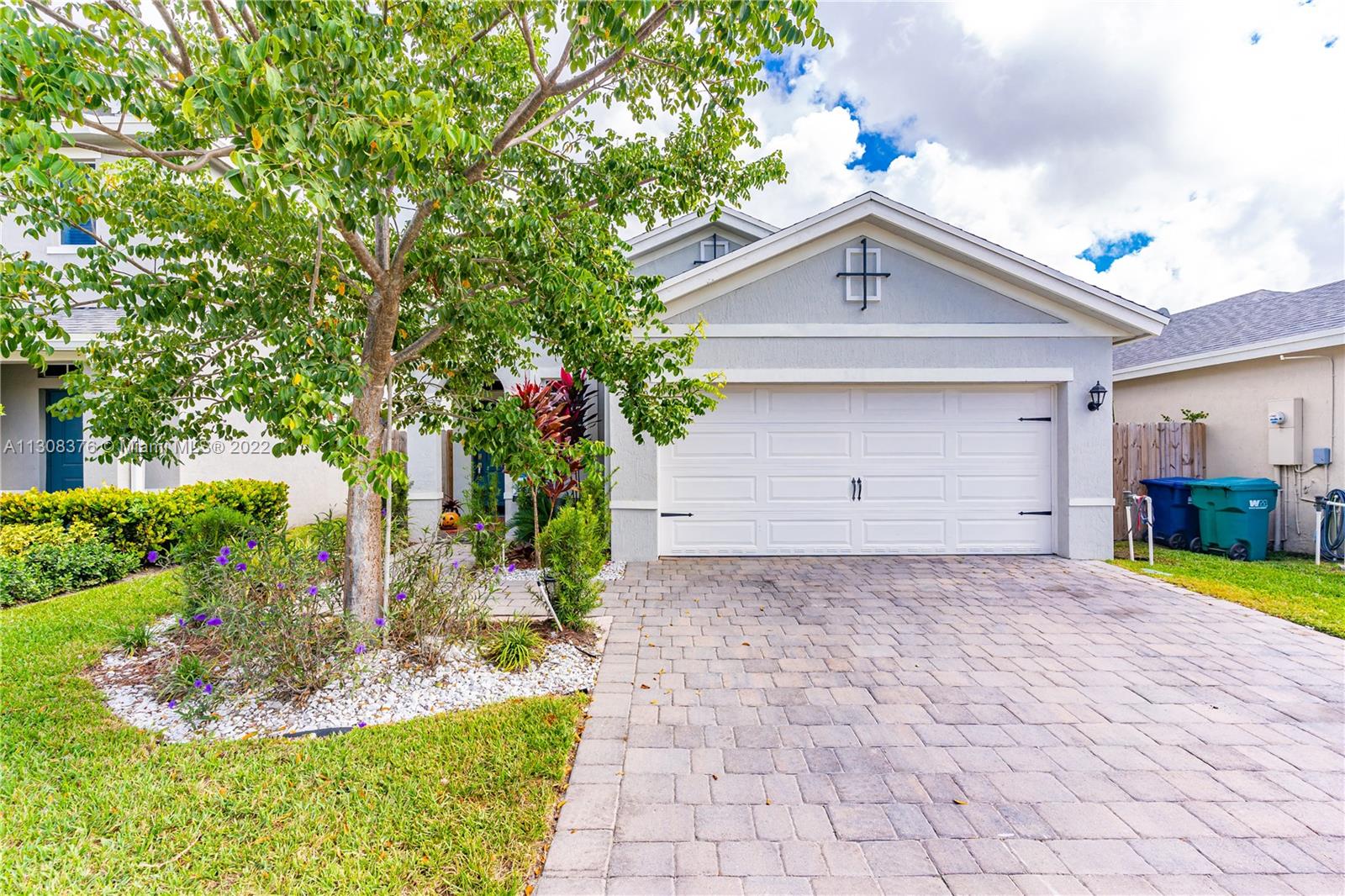 585 NE 6th Pl, Florida City, FL 33034