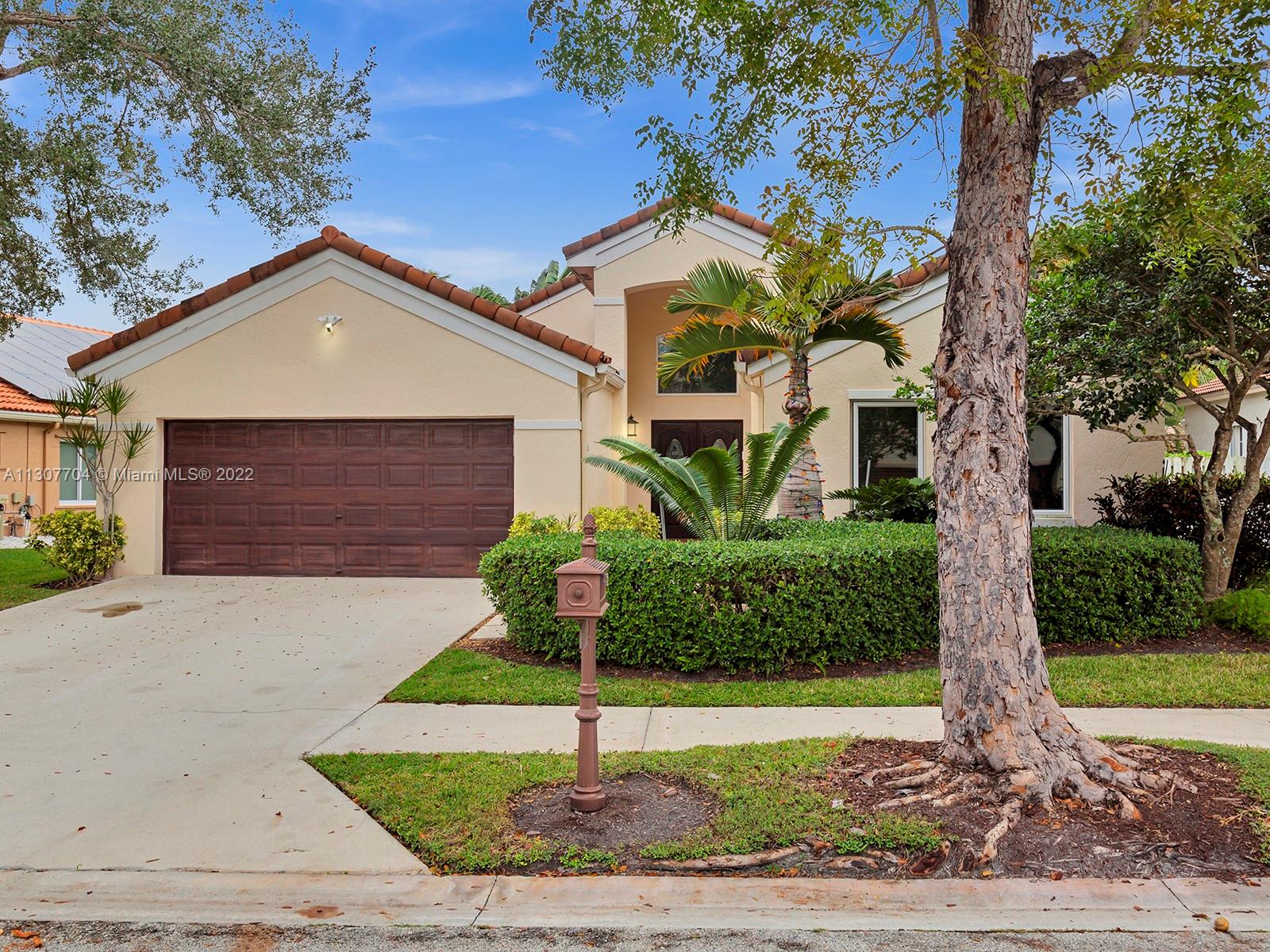 Photo 1 of 204 Cameron Dr in Weston - MLS A11307704