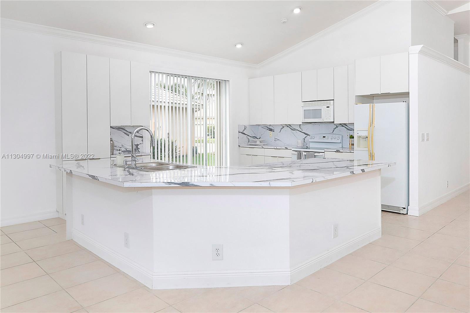 Listing Photo 12