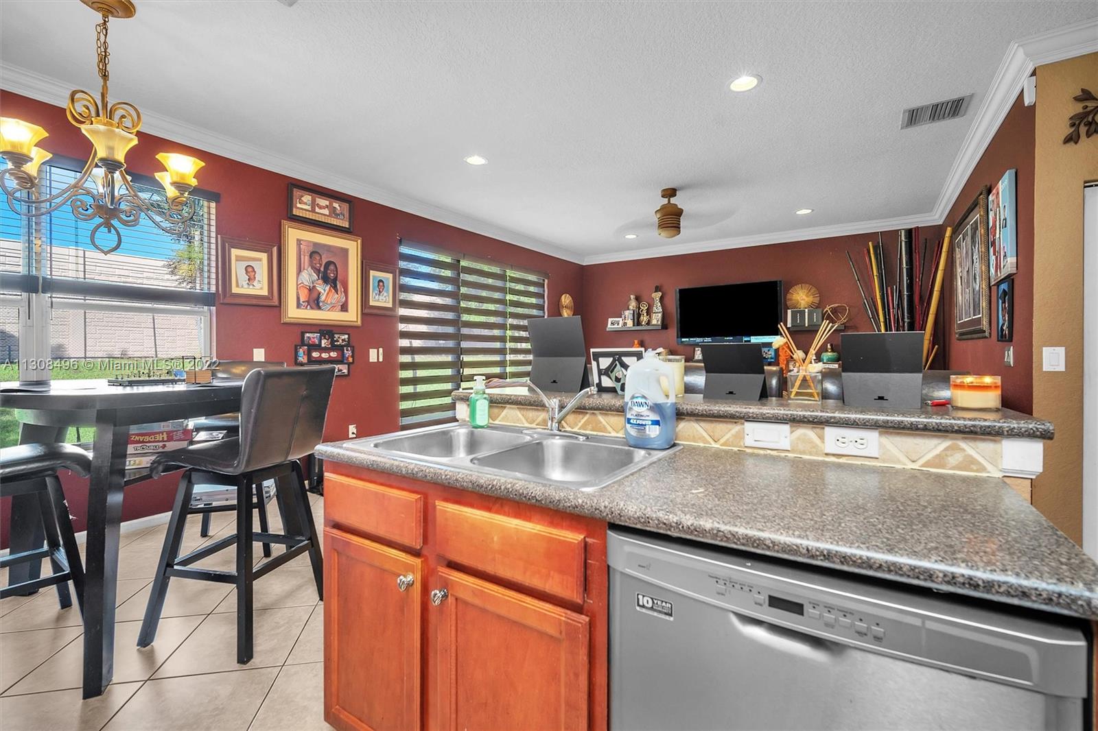 Listing Photo 11