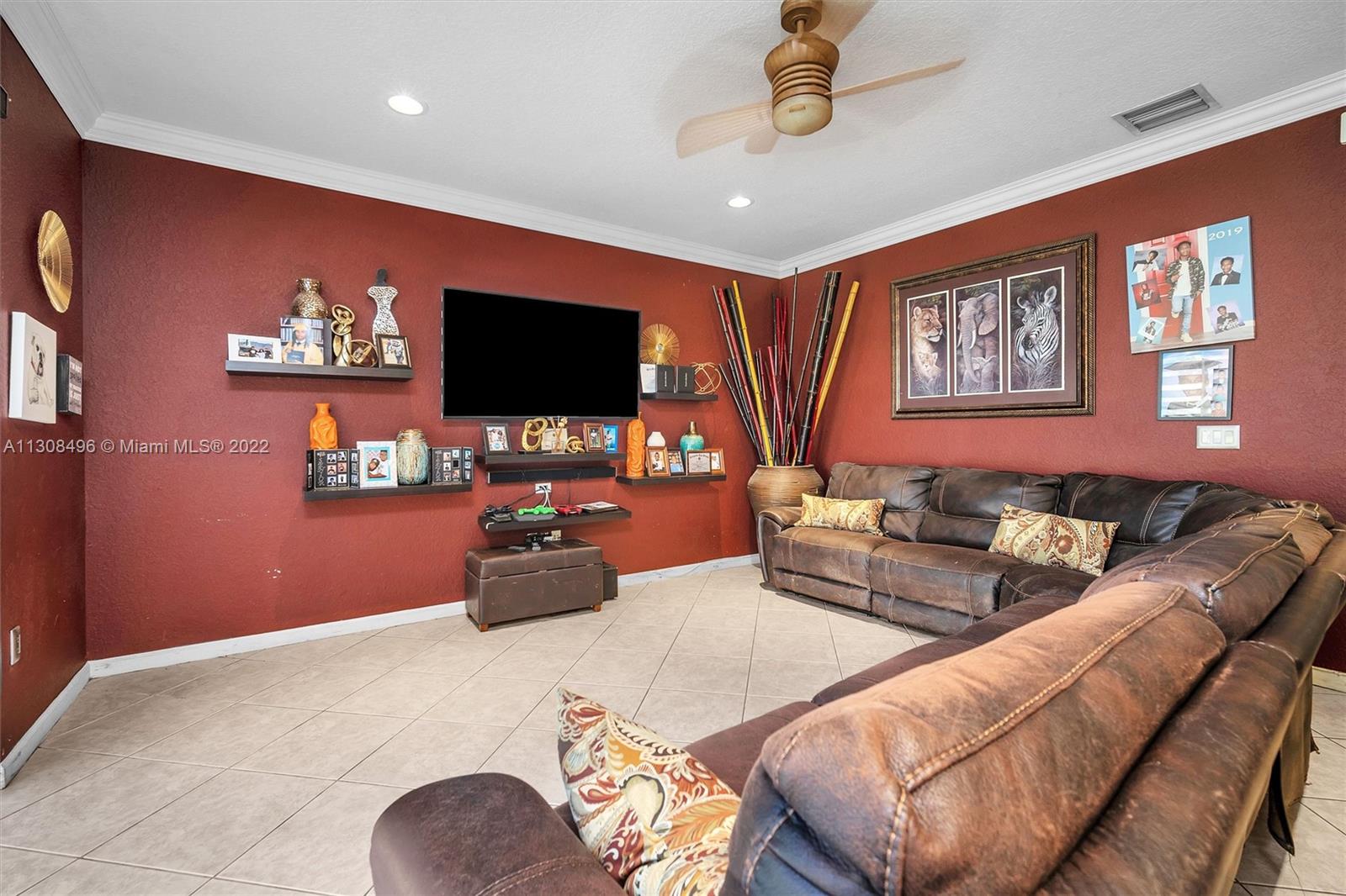 Listing Photo 12