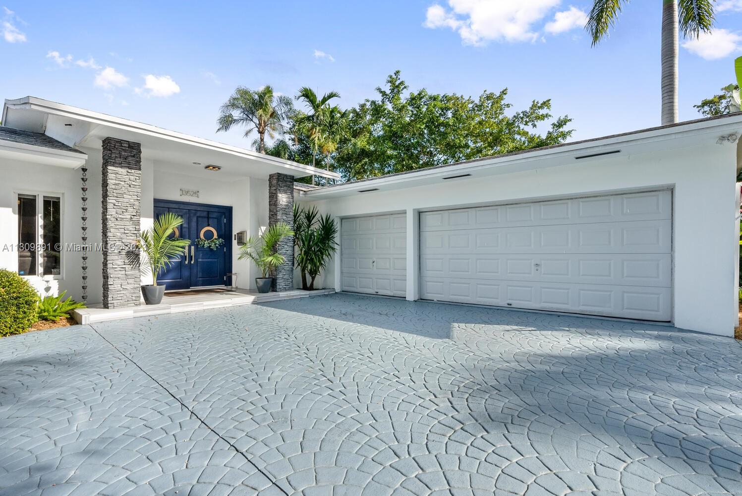 13525 SW 72nd Ave  For Sale A11309891, FL
