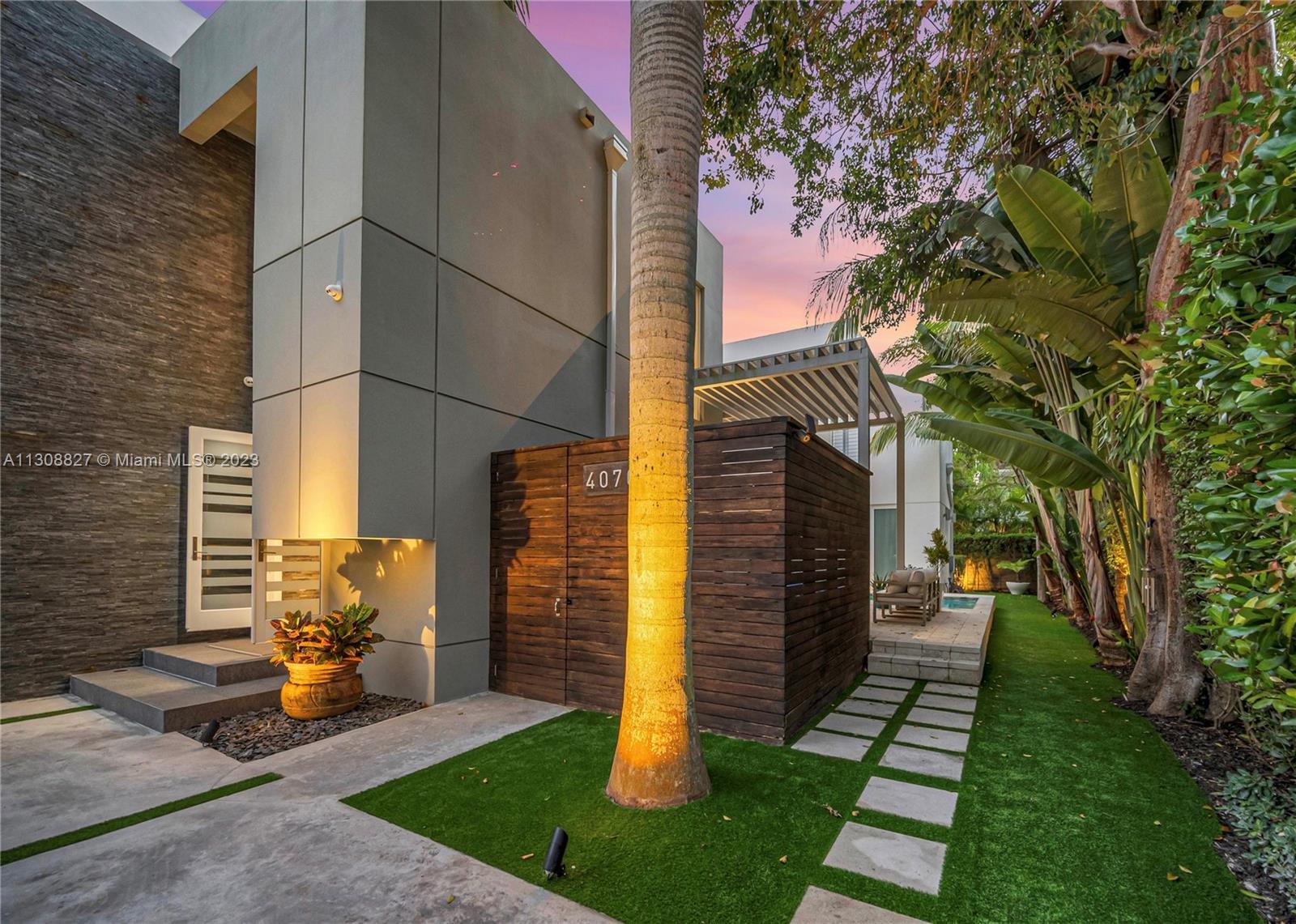 Swimming Pool - Terrace - BBQ area