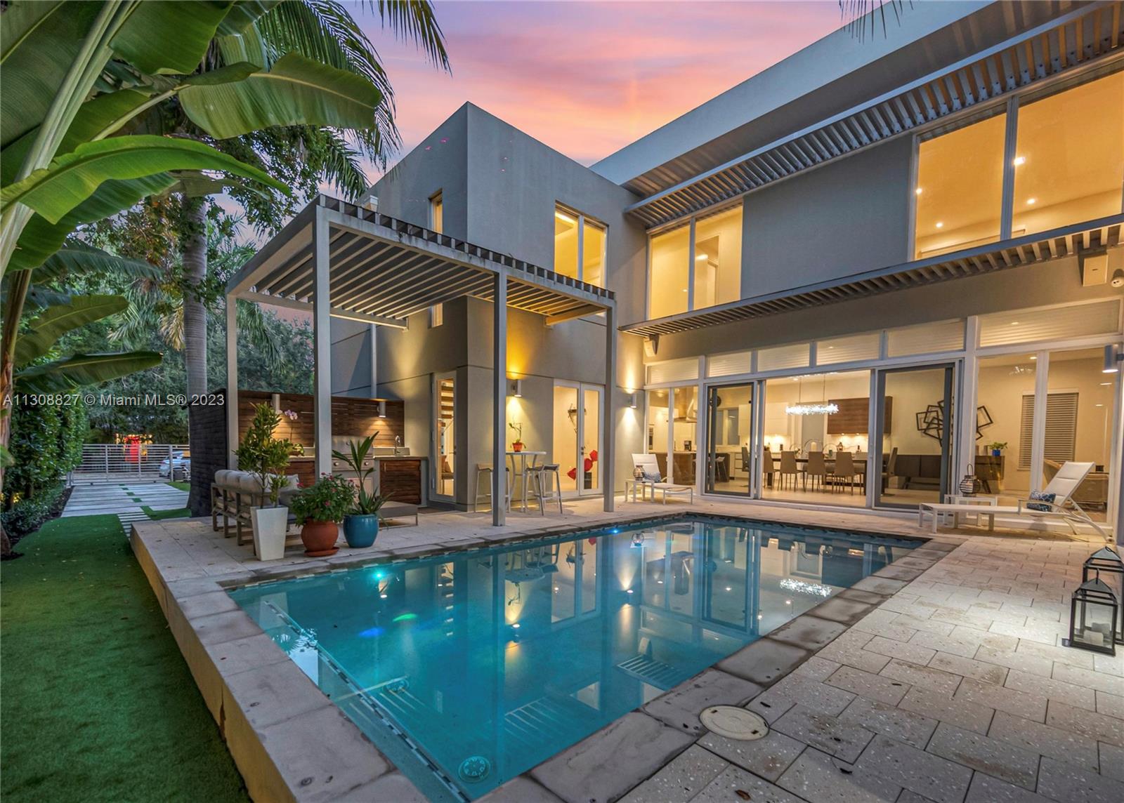 Main Area - Access to Pool