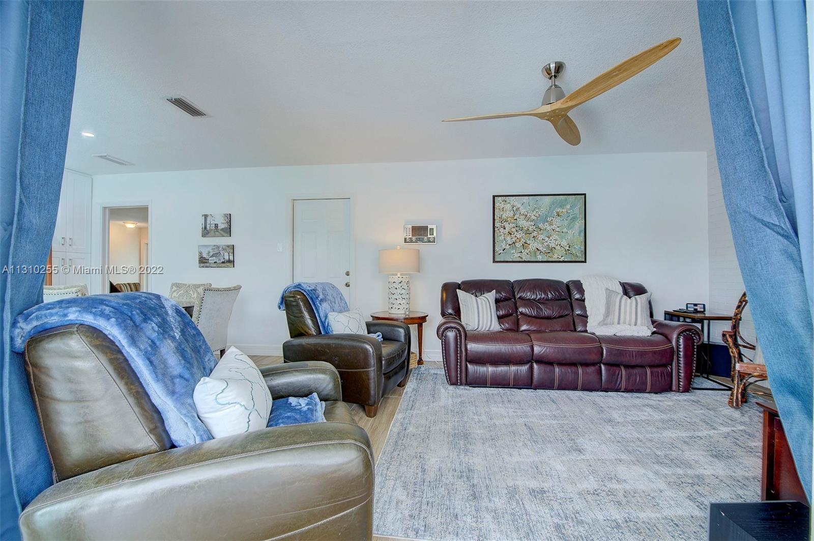 Listing Photo 12