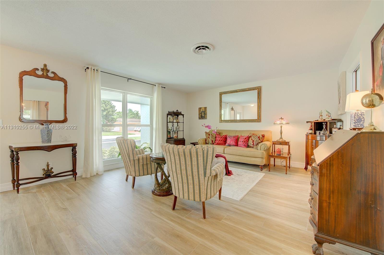 Listing Photo 8