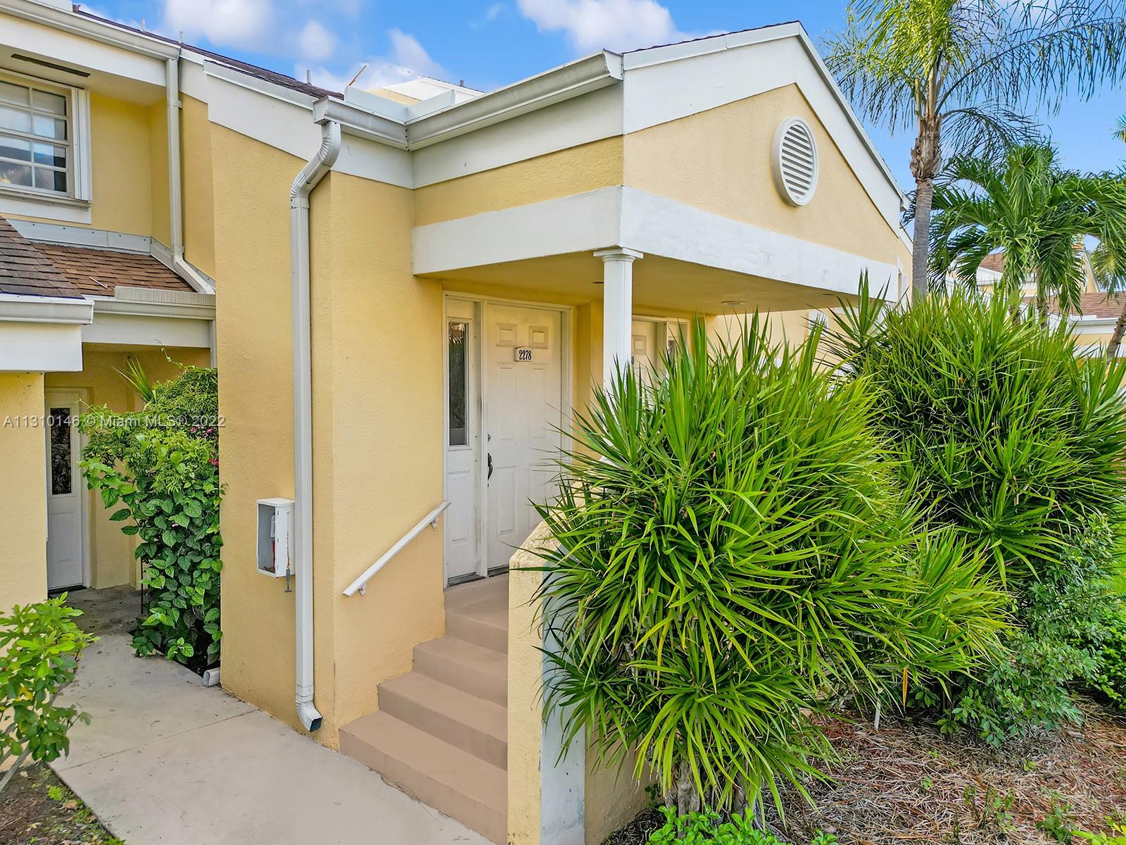 2/2 2nd floor condo located in Centergate a Keys gate Community close to shopping dining and easy access to the Florida Turnpike. HOA fees include cable, internet, water, sewer, trash, insurance and much more.