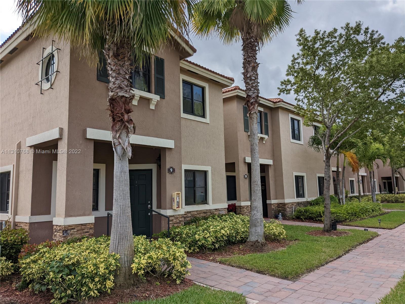 Beautiful 3 bedroom and 2.5 bath townhome in popular Courts at Bayshore. Home boasts a bright and open floorplan, kitchen with stainless appliances and granite countertops. Patio off the dining area and balcony off the master bedroom. Okay to lease right away and pet friendly!