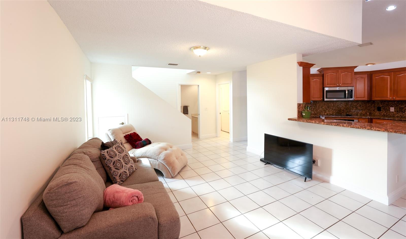 Listing Photo 8