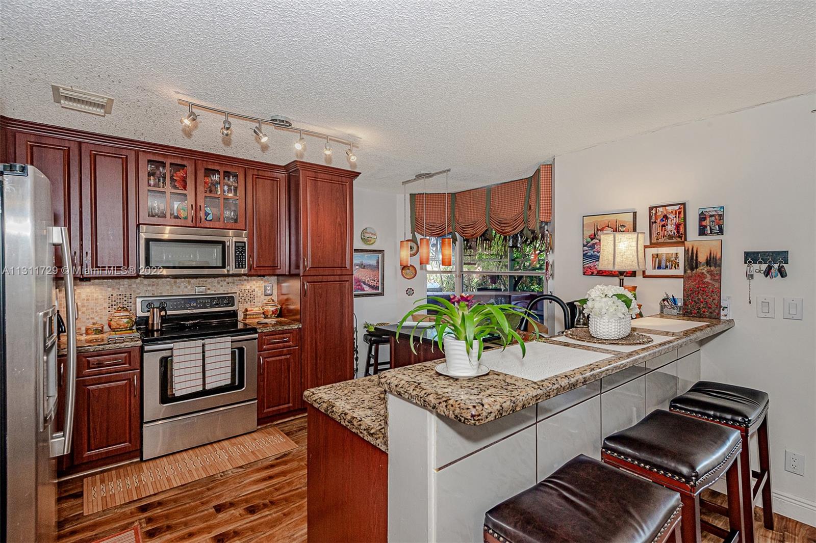 Listing Photo 10