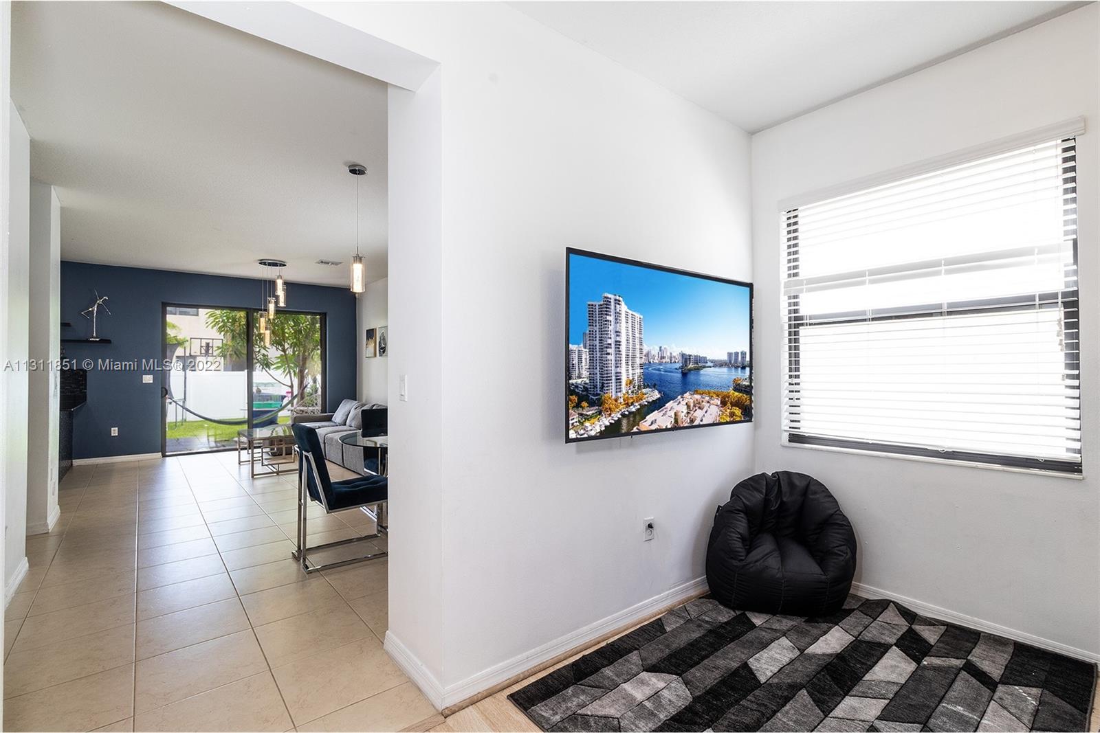 Listing Photo 11