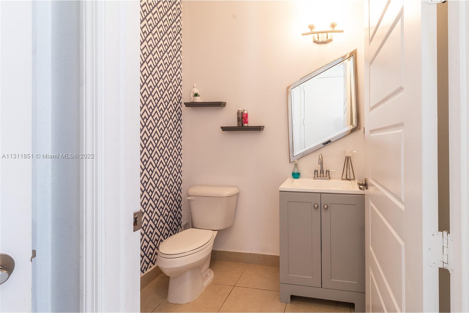 Listing Photo 12