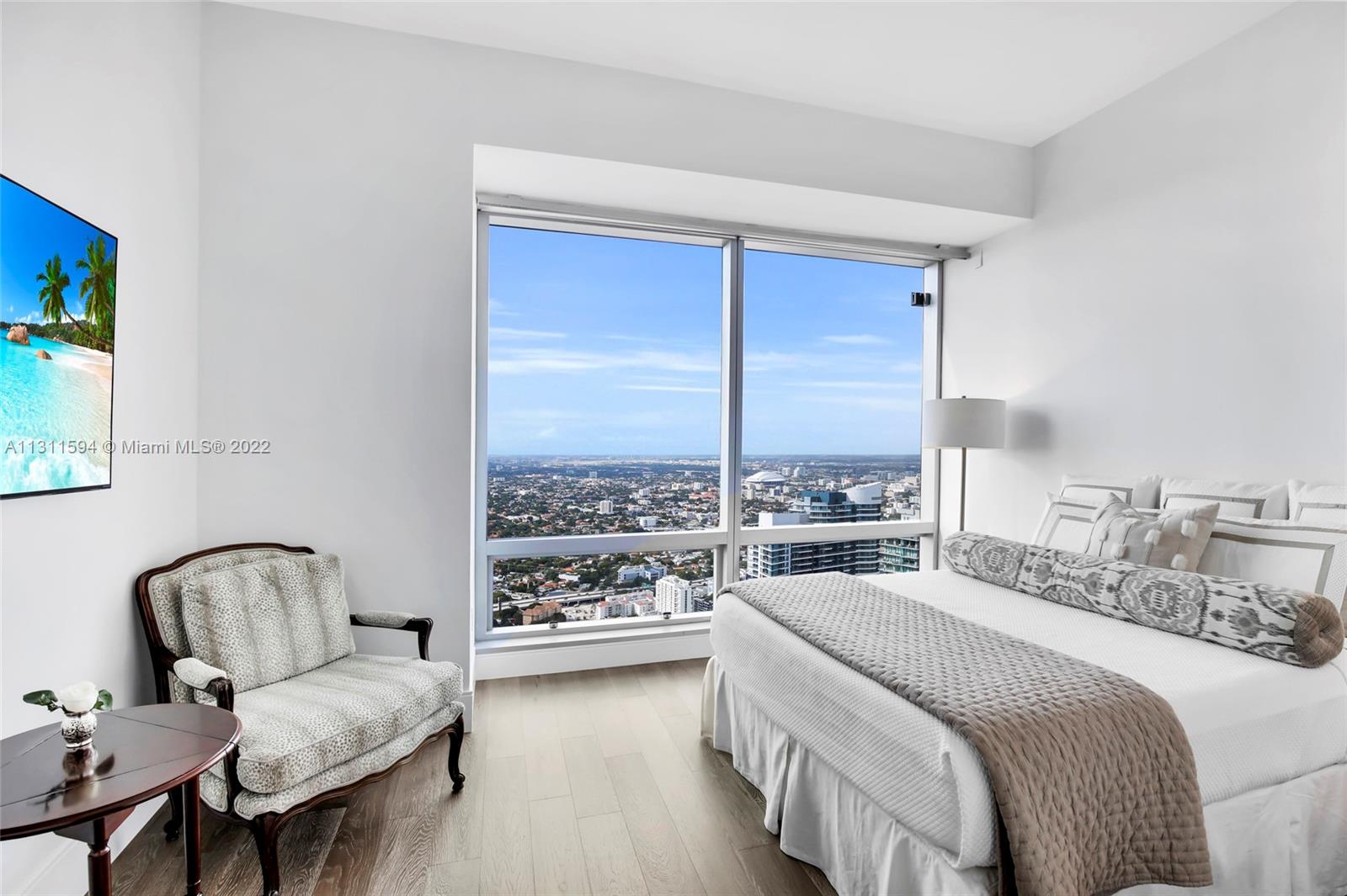 Bedroom with Incredible Views of Brickell Miami Four Seasons 64C