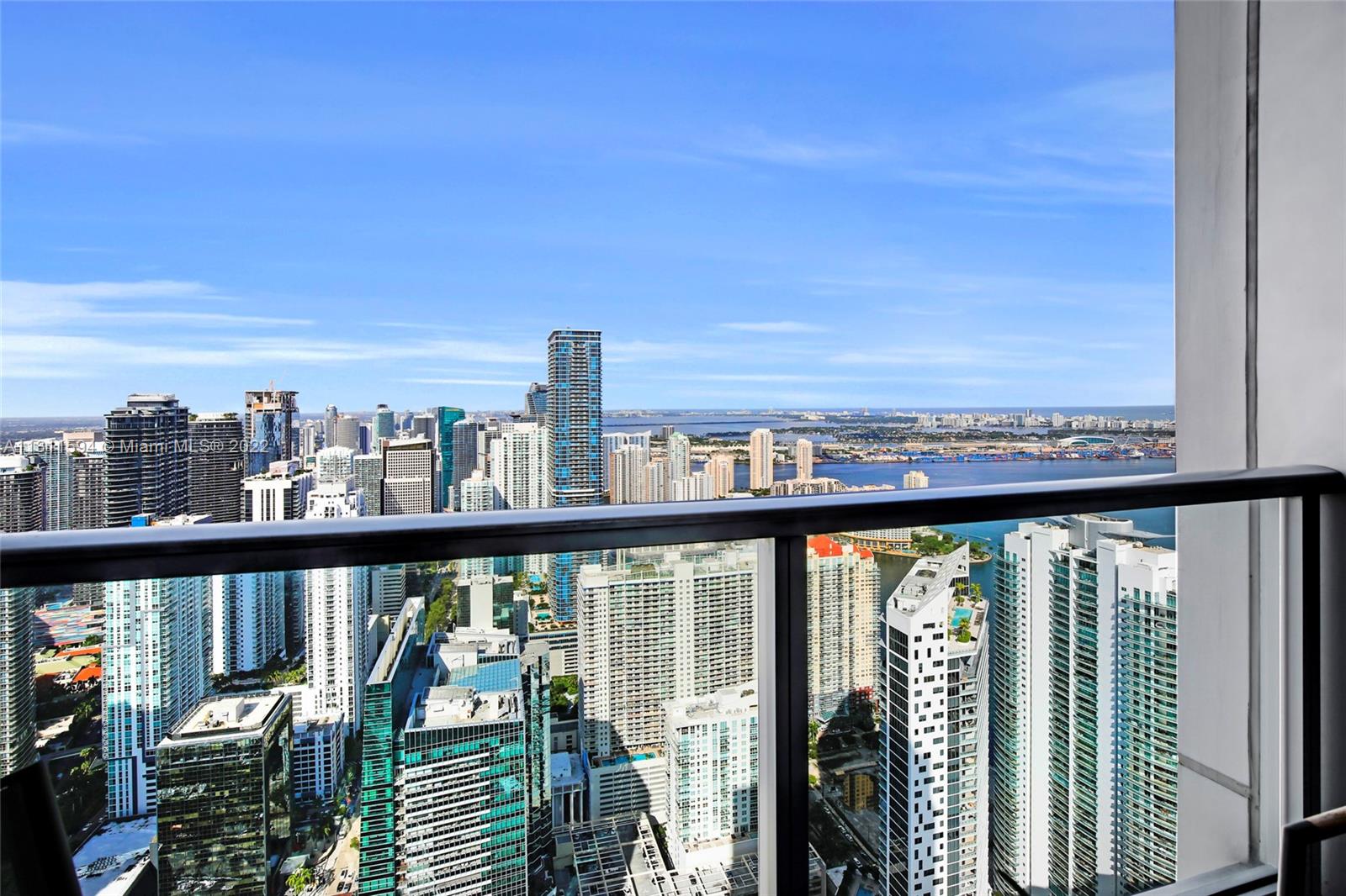 Balcony Four Seasons 64C Miami