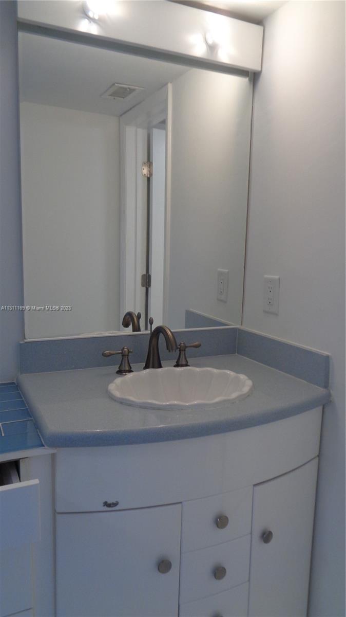 VANITY BATH 1