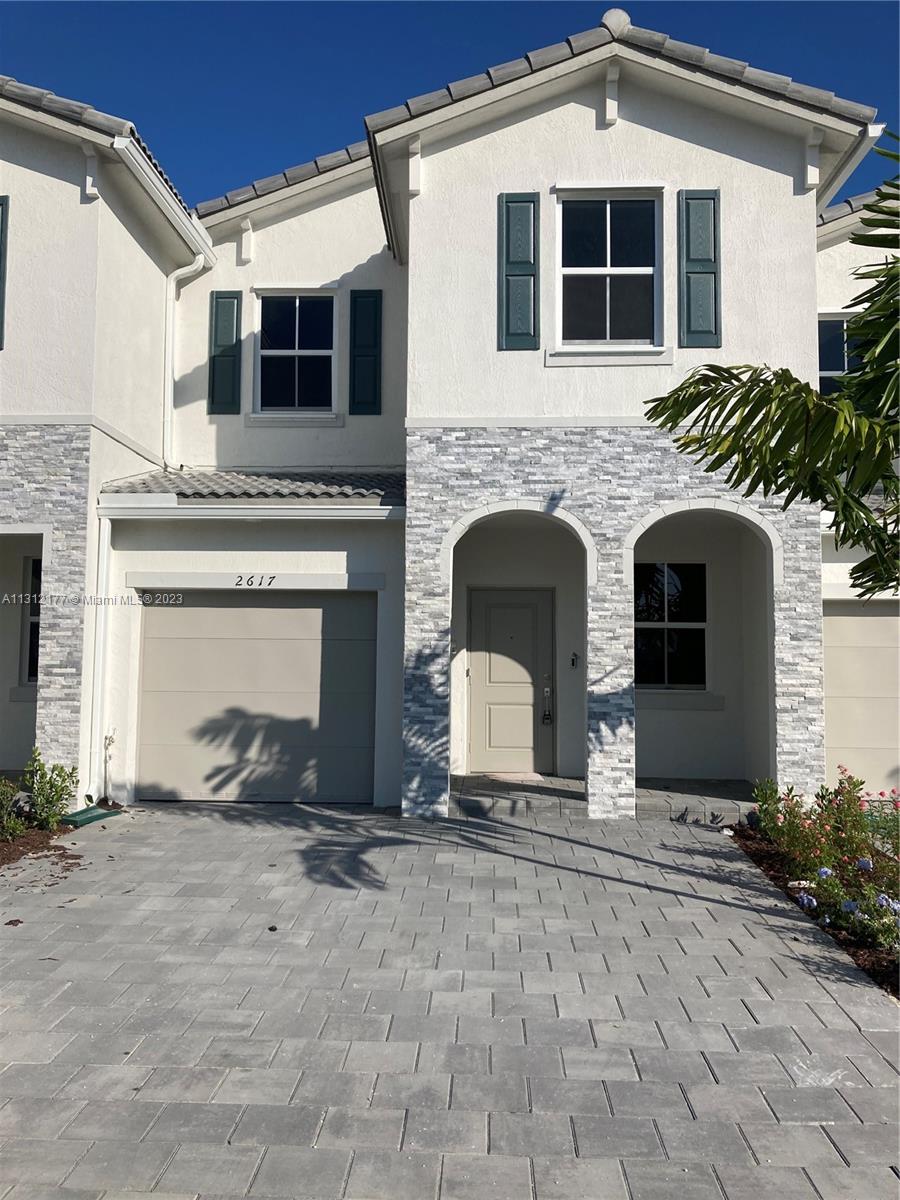 NEW HOUSE AWESOME AND CONVENIENT LOCATION GREAT SCHOOLS, SHOPPING AND DINNING. PROPERTY HAS FUNCTIONAL FLOOR PLANS, INDIVIDUAL GARDEN/STAINLESS STEEL APPLIANCES, WASHER AND DRYER. INCLUDED ROLLER COURTAINS