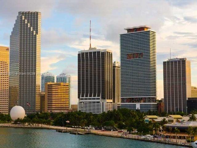 LIVE IN THE VERY HEART OF DOWNTOWN MIAMI WITH ALL IT MAY OFFER: AAA ARENA, MUSEUMS, THEATRES, BAYSIDE PARK, RESTORANTS, WHOLEFOODS - ALL WALKING DISTANCE. THE ONLY IN THE BUILDING UNIQUE 4 BED/4 BATH (3+2 COMBINED, TWO MASTERS) 3059 SQF UNDER AC, HUGE LIVING AND SEPARATE FAMILY ROOMS, STORAGE, PANTRY, WRAP AROUND 285 SQF OF TERRACE, CORNER UNIT. VIEWS FROM SUNRISE TO SUNSET, FROM SOUTH BEACH AND PORT TO CORAL GABLES. 5 STAR AMENITIES: OLYMPIC SIZE POOL WITH JACUZZI, BBQ, CABANAS, TWO PARTY ROOMS, GREAT GYM WITH PILATES AND YOGA CLASSES, BUSINESS CENTER, SPA, STEAM ROOM, SAUNA. TWO PARKINGS ASSIGNED. THERE IS A SEPARATE STUDIO 567 SQF AVAILABLE FOR SALE VERY NEXT DOOR TO ACCOMODATE BIGGER FAMILY NEEDS OR QUIET WORKING SPACE.
OKAY TO ADVERTIZE. PLEASE TEXT LA FOR MORE INFO