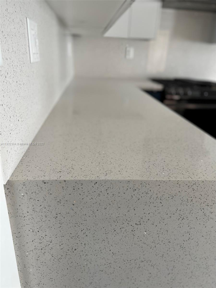 QUARTZ COUNTERTOP