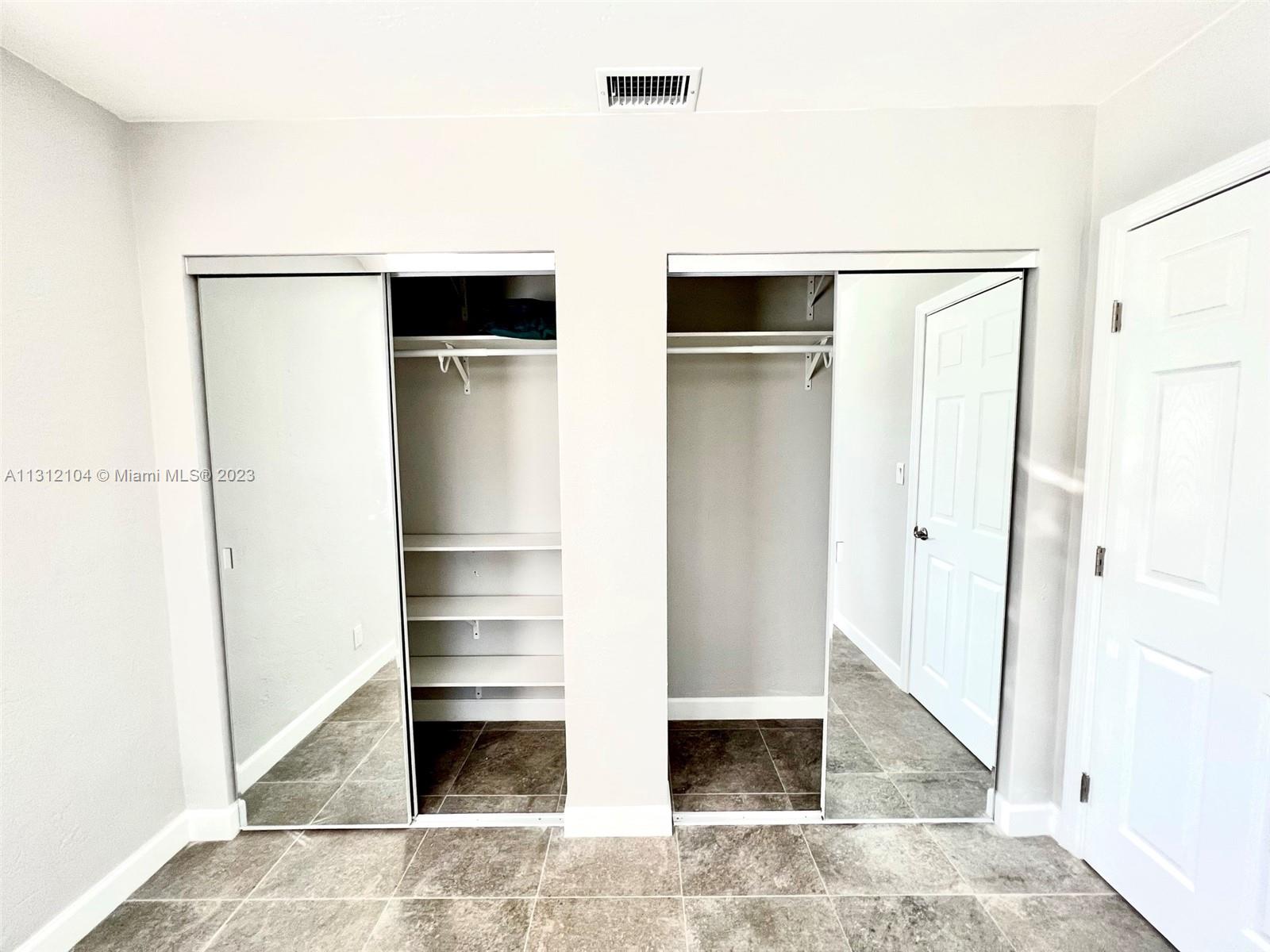 CUSTOM MADE CLOSET