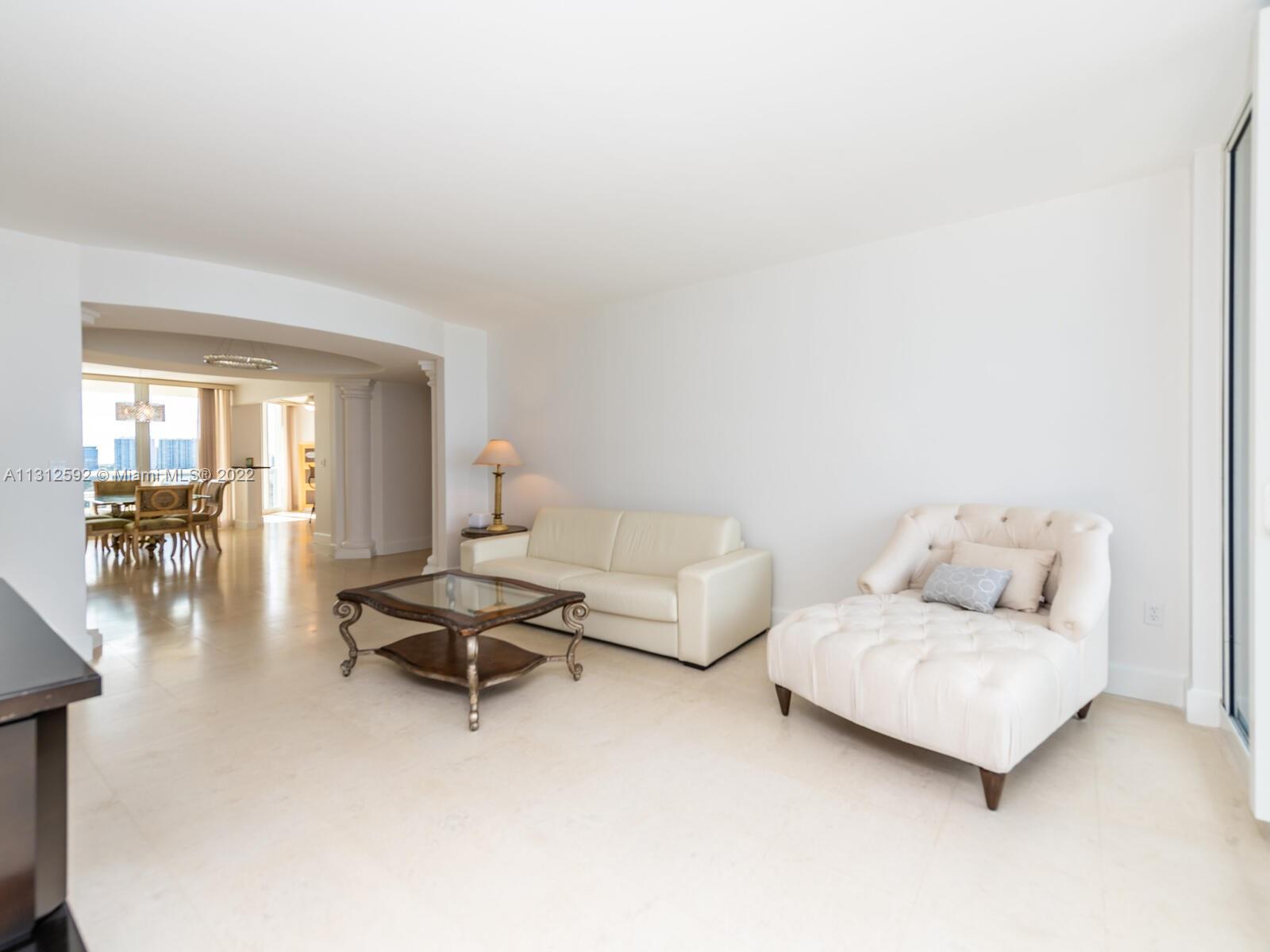 19333 Collins Ave 1107