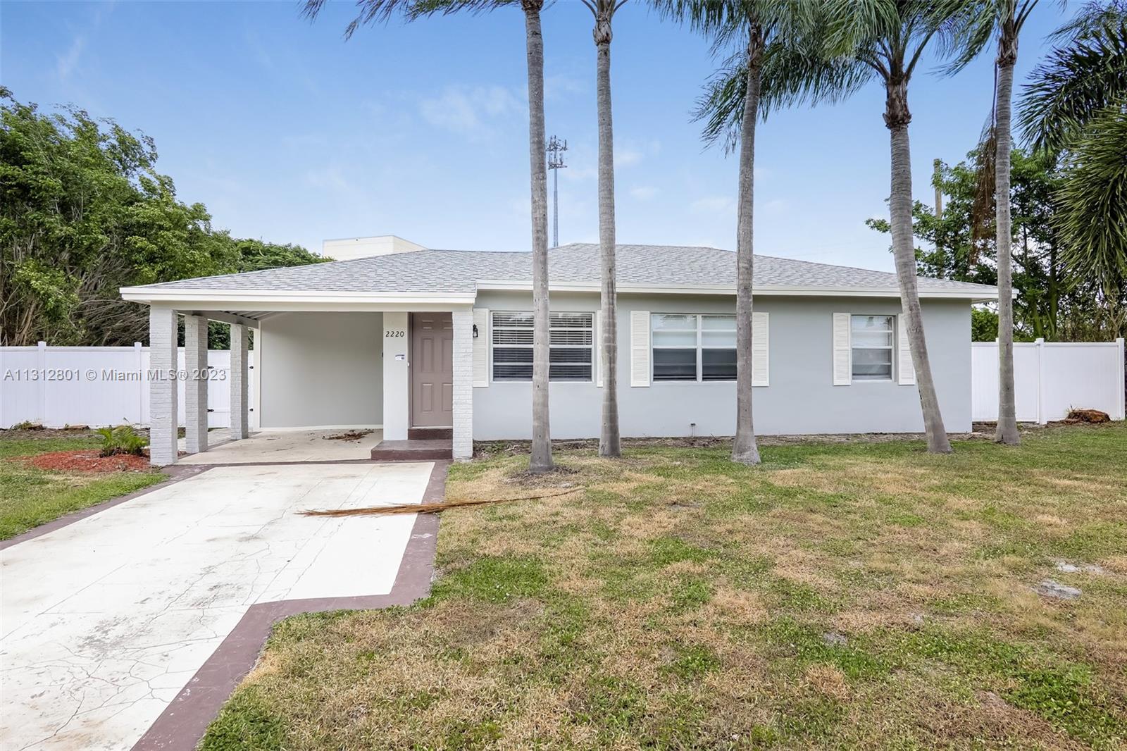 2220 E Pineridge Ct