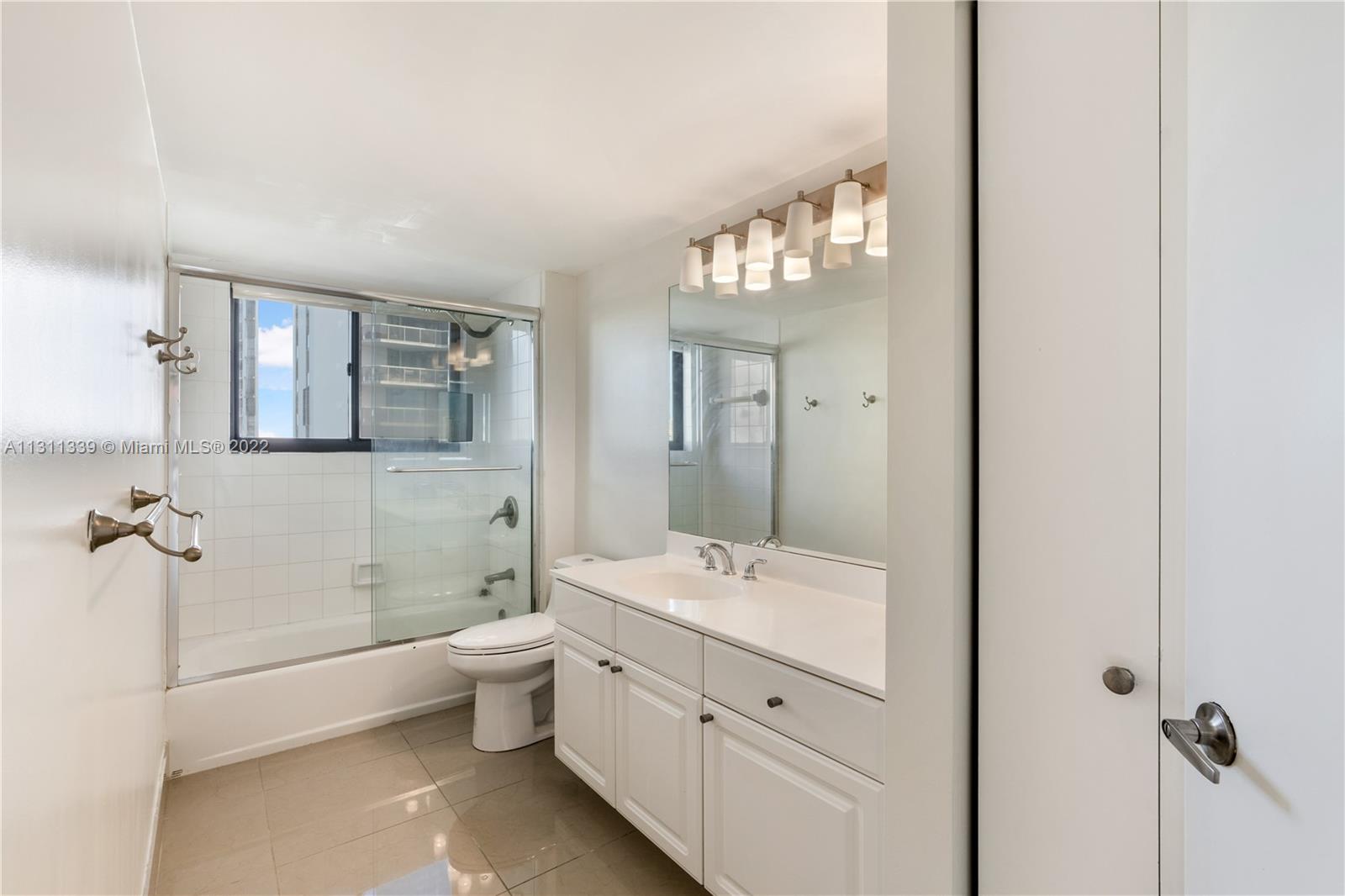 Spacious bathroom
