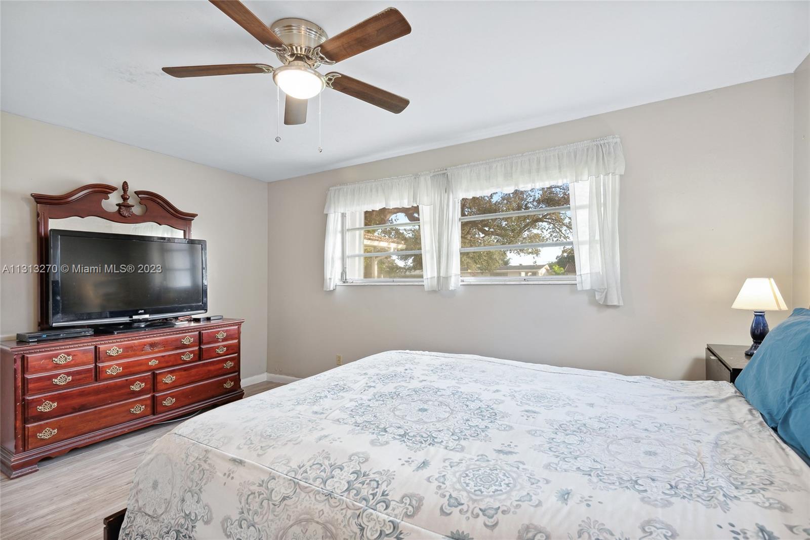 Listing Photo 11
