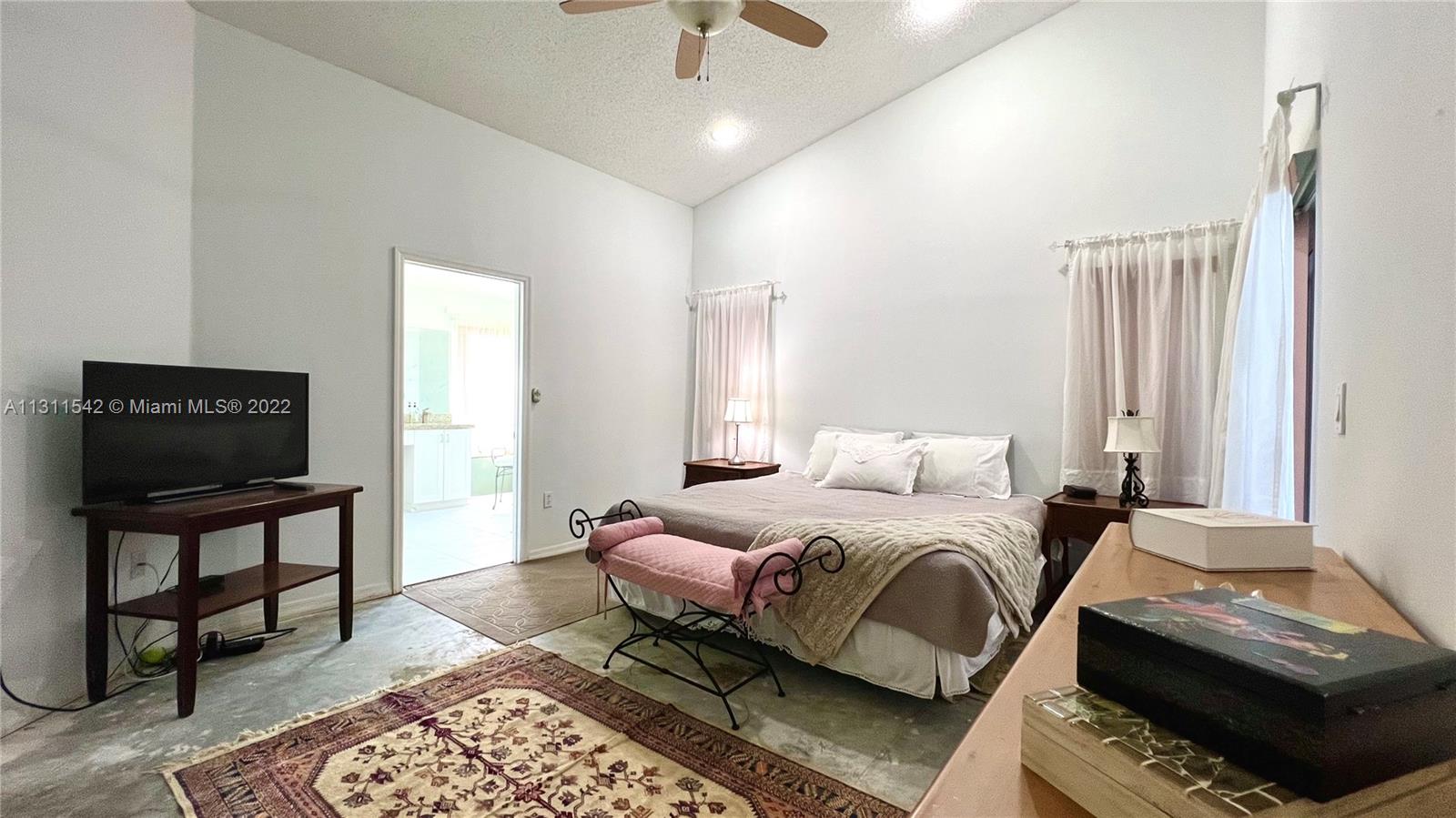Listing Photo 12