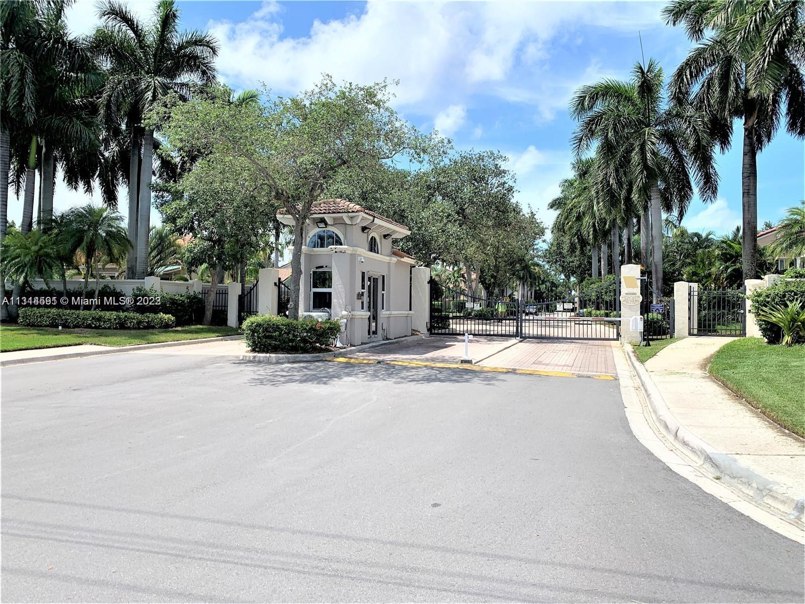 Photo 2 of 1130 Buttonwood Ln in Hollywood - MLS A11314591