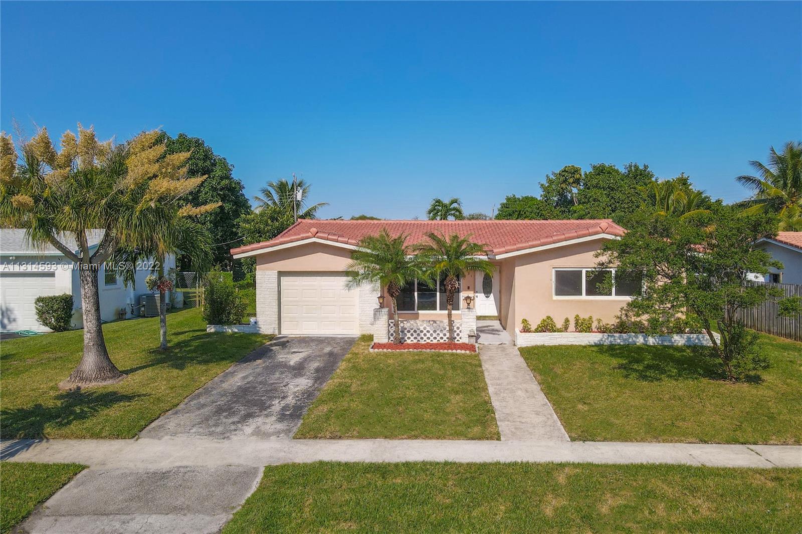 5431  Lincoln St  For Sale A11314593, FL