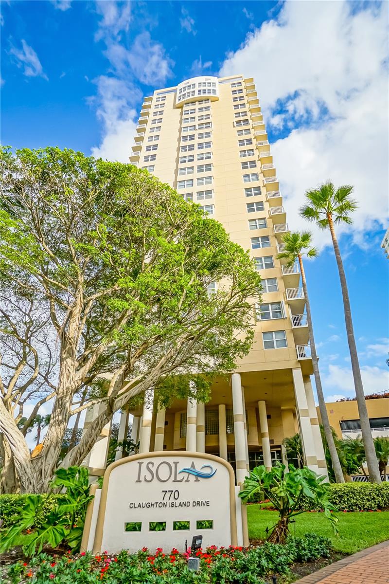 Isola Condominium @ Brickell Key