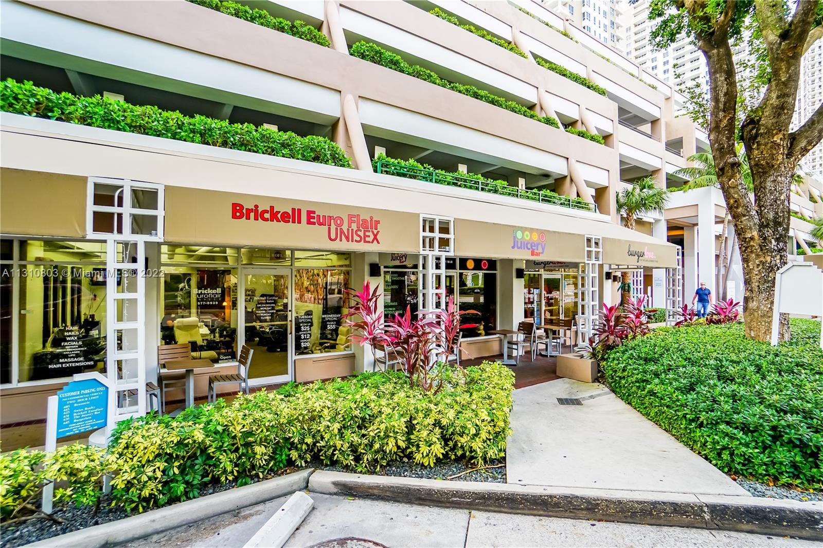 Brickell Key Juice Bar, Hair salon and shops